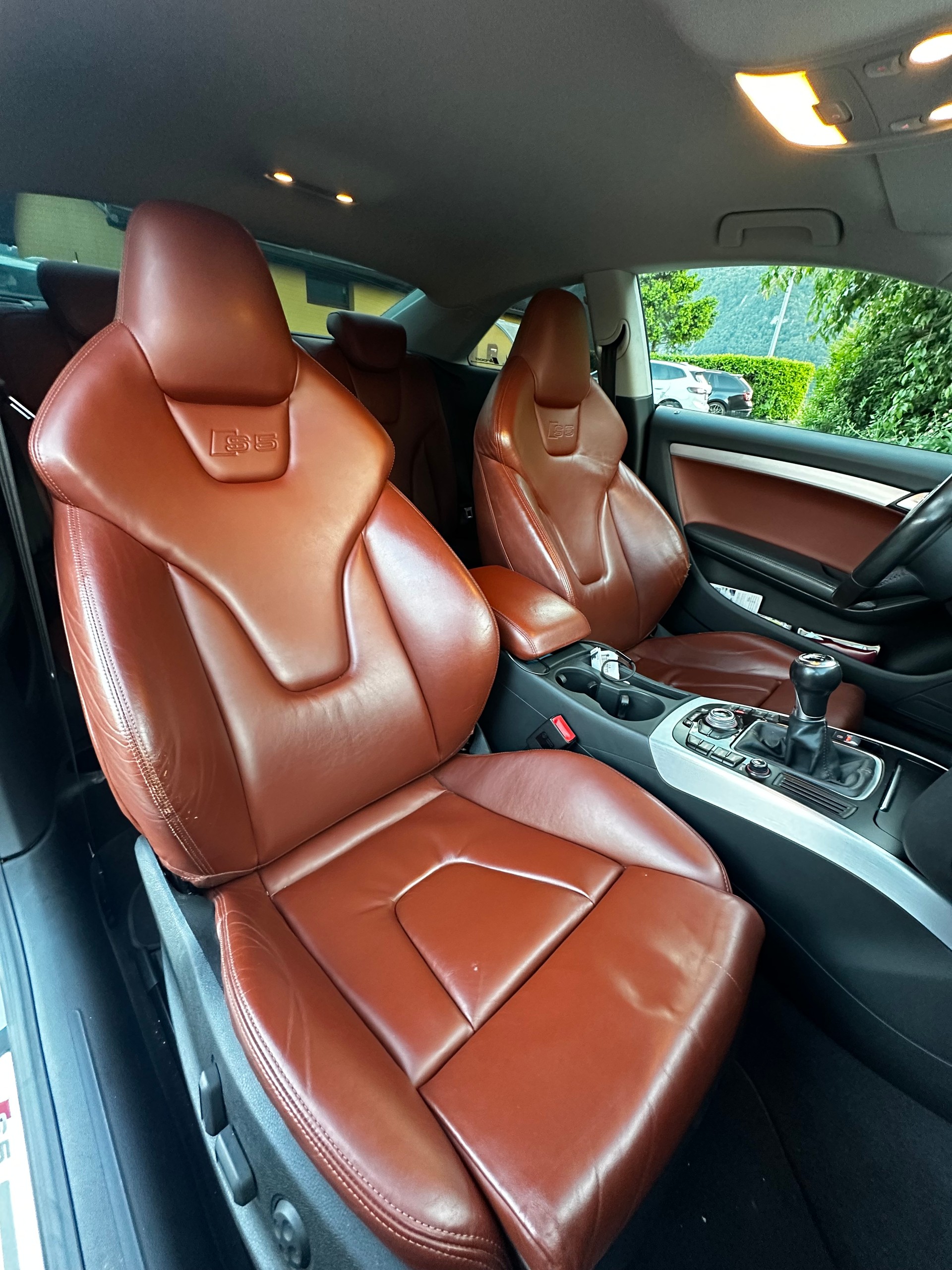 AUDI 4.2 V8 FSI quattro-image-4