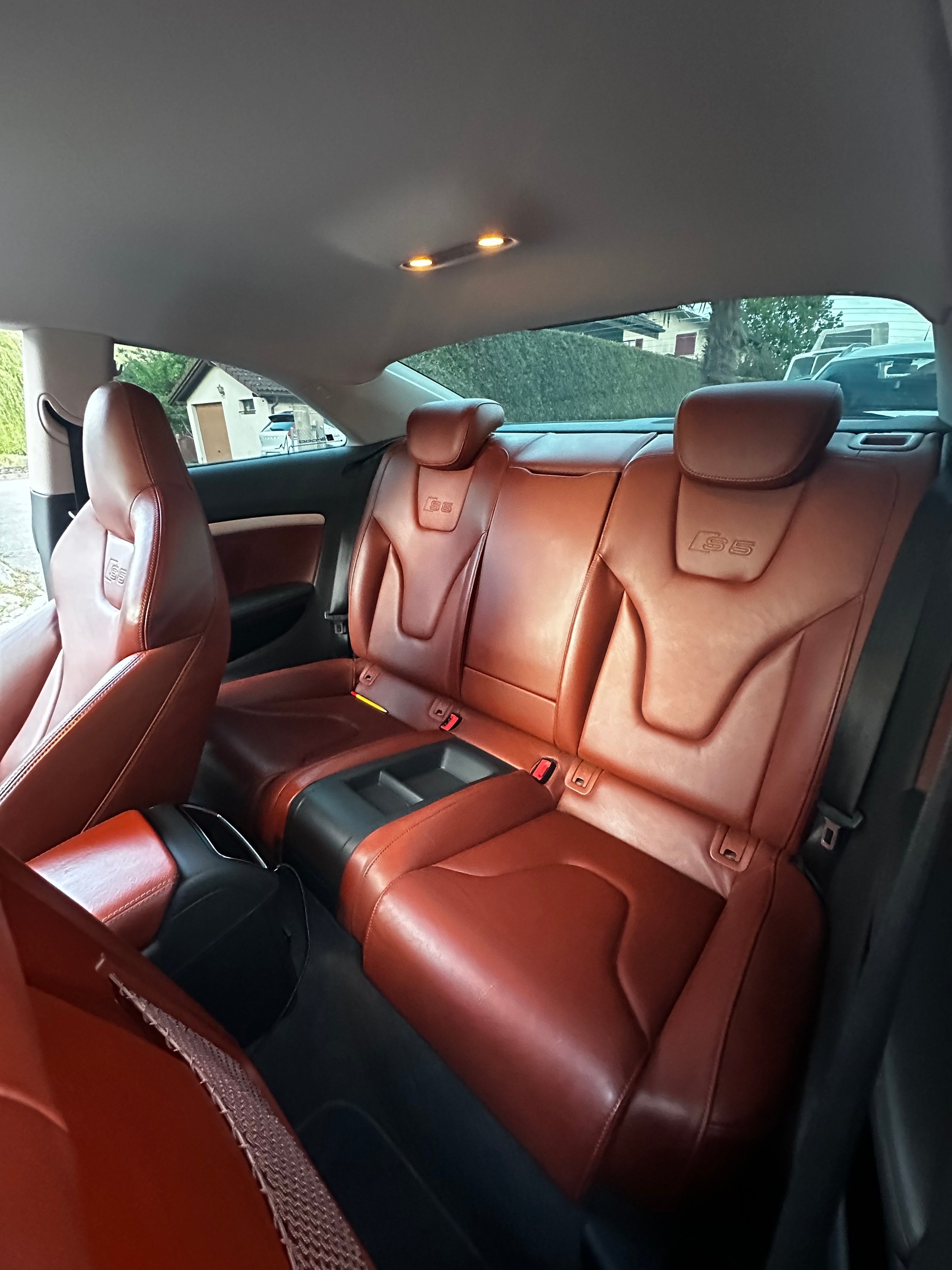 AUDI 4.2 V8 FSI quattro-image-5