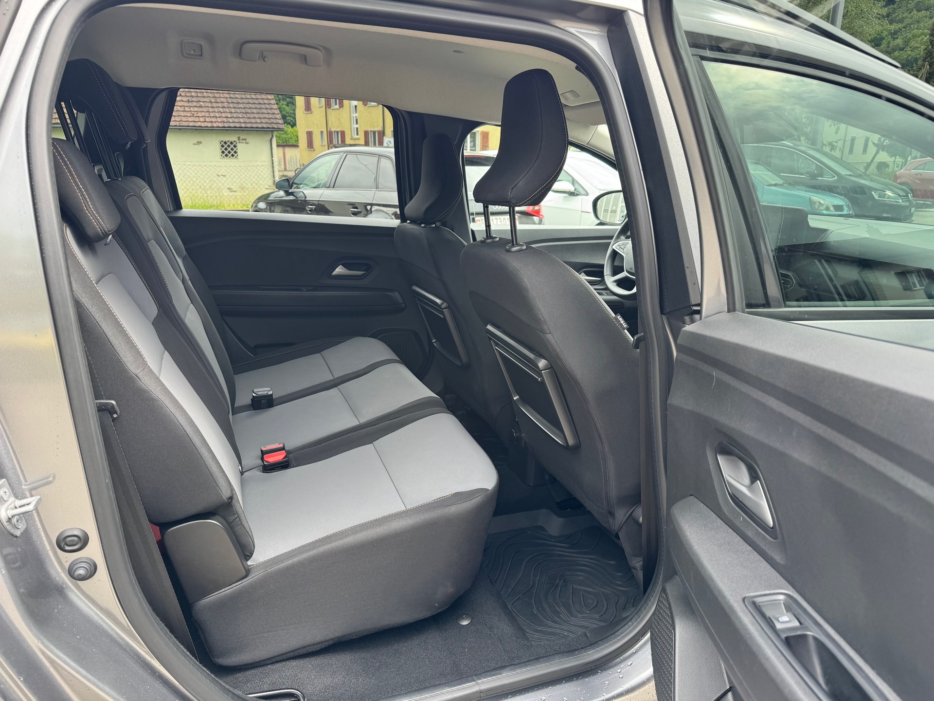 DACIA Jogger HEV 140 Extreme+-image-12