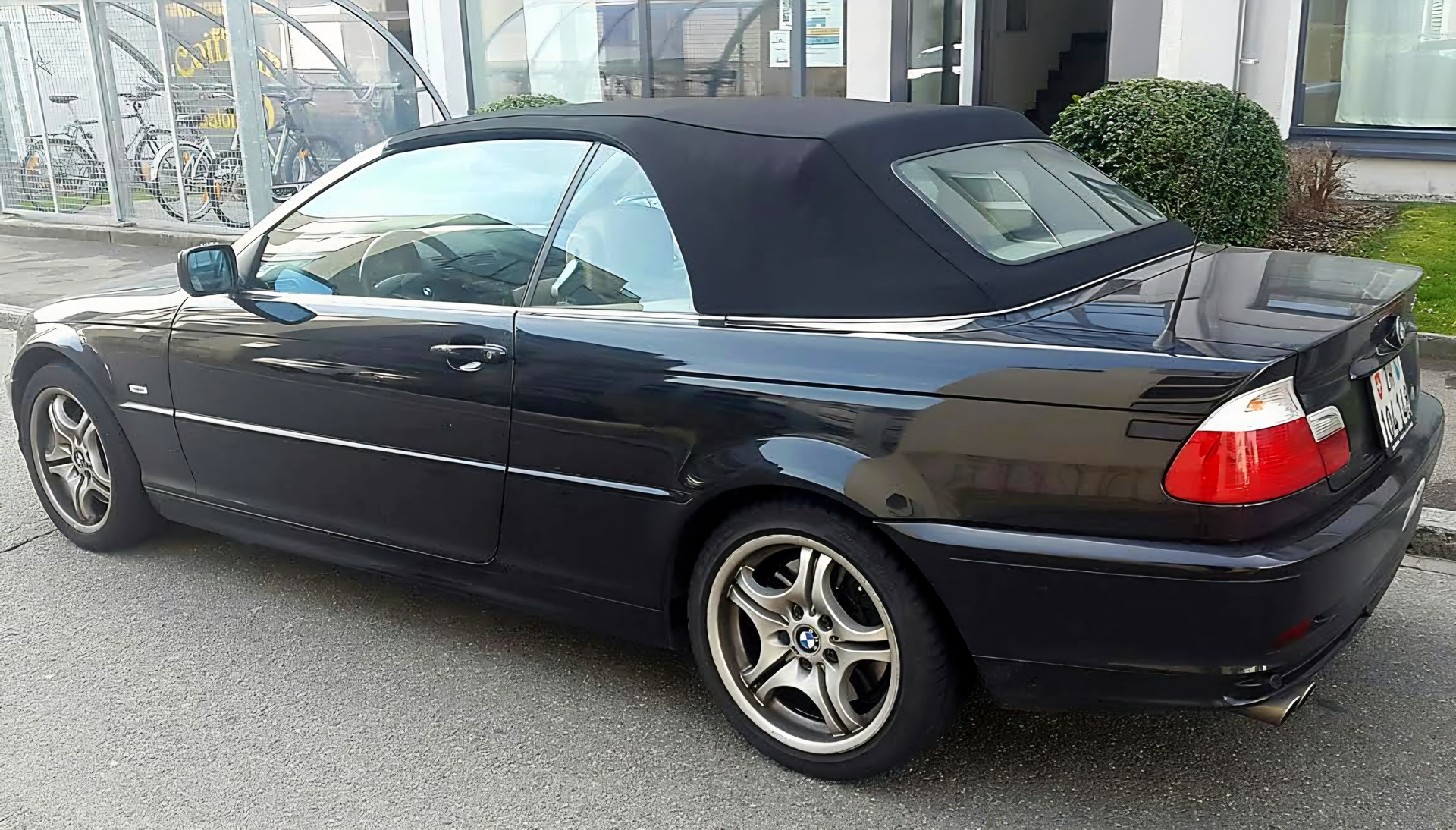 BMW 330Ci-image-4