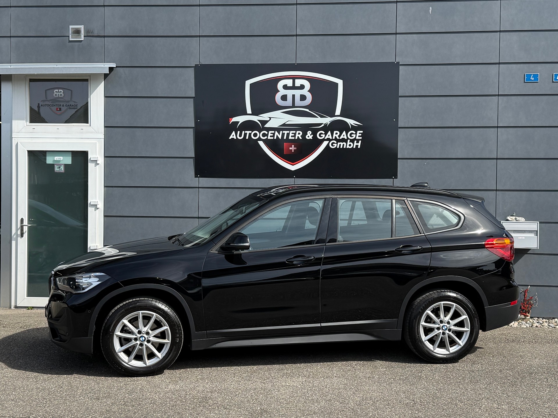 BMW X1 sDrive 18d Essential Edition Steptronic-image-3