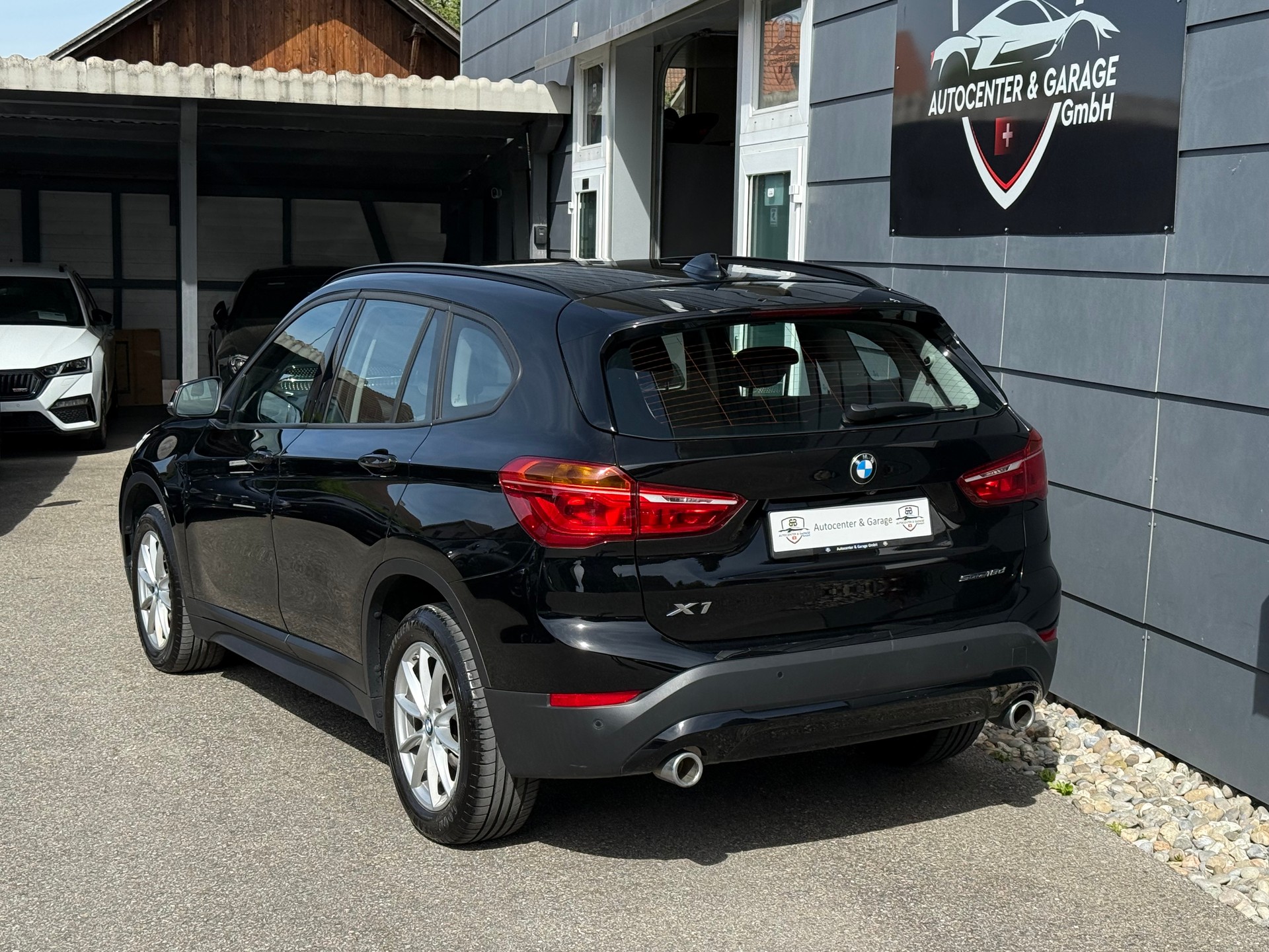BMW X1 sDrive 18d Essential Edition Steptronic-image-5