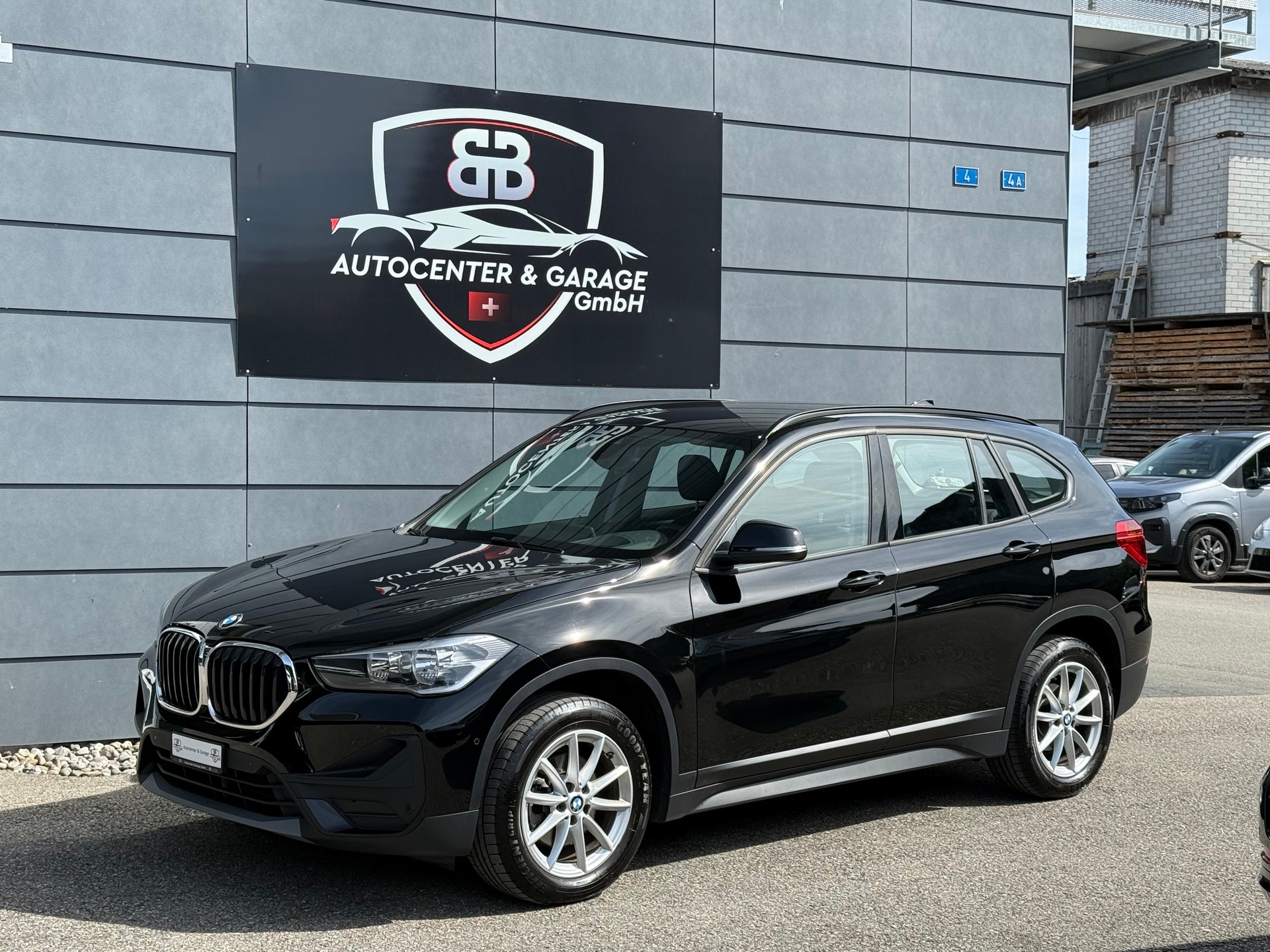 BMW X1 sDrive 18d Essential Edition Steptronic-image-2