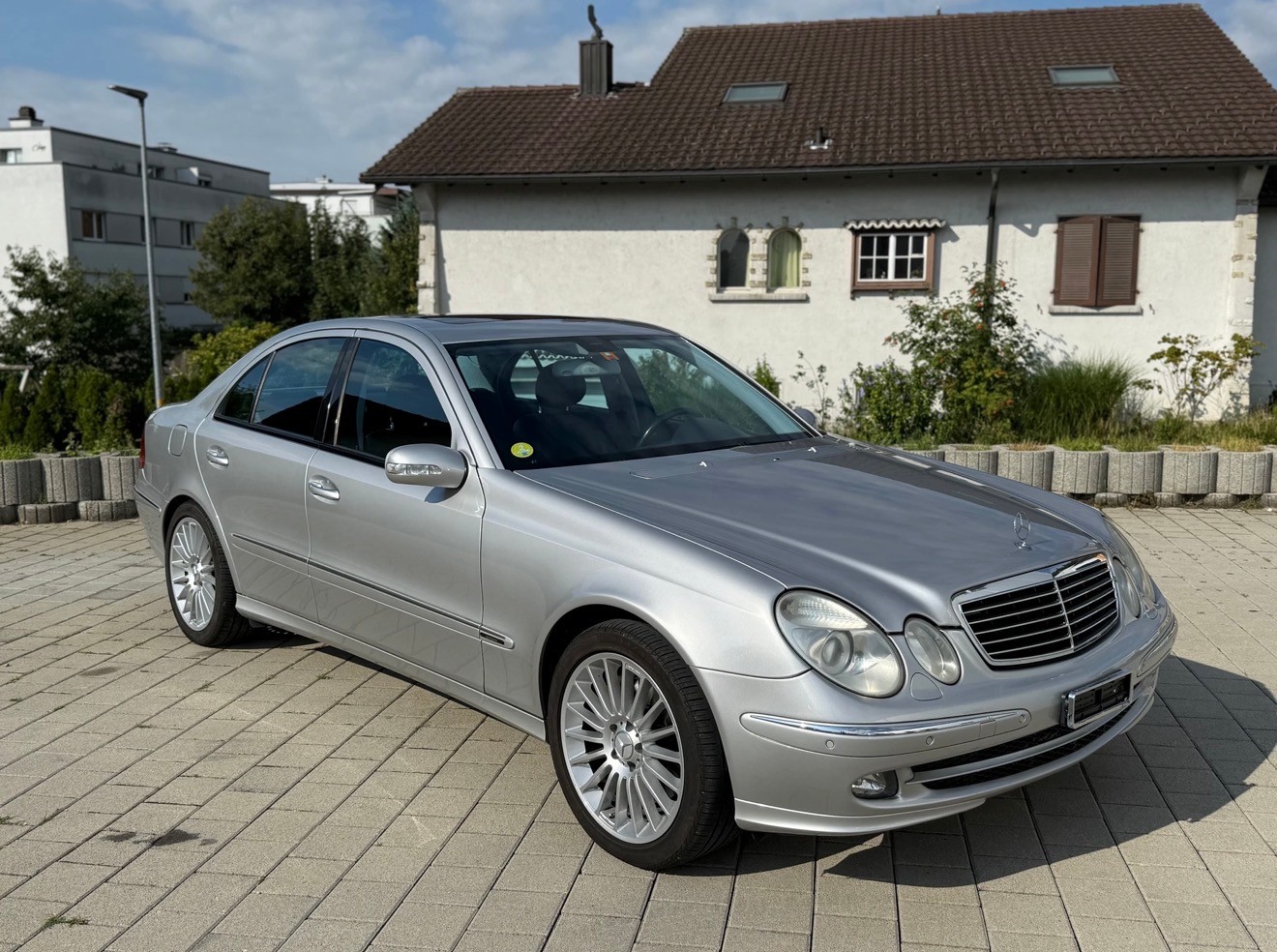 MERCEDES-BENZ E 500 Avantgarde 4Matic Automatic-image-2