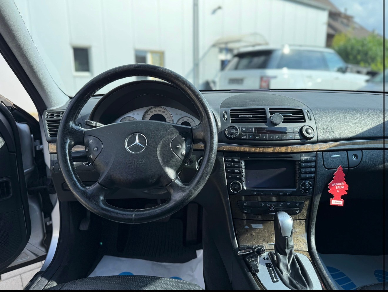 MERCEDES-BENZ E 500 Avantgarde 4Matic Automatic-image-11