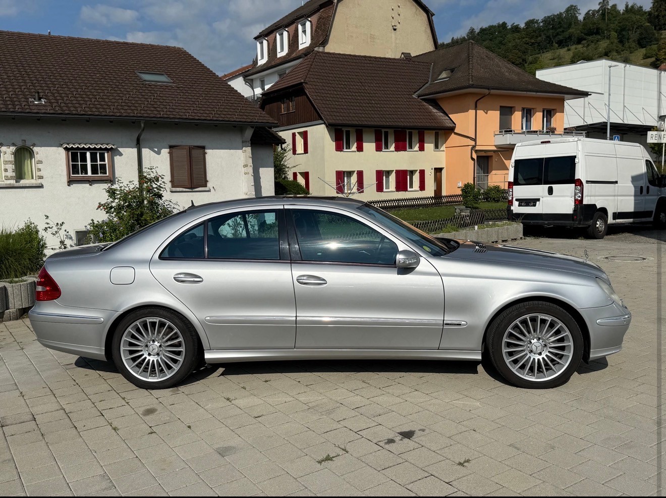 MERCEDES-BENZ E 500 Avantgarde 4Matic Automatic-image-3