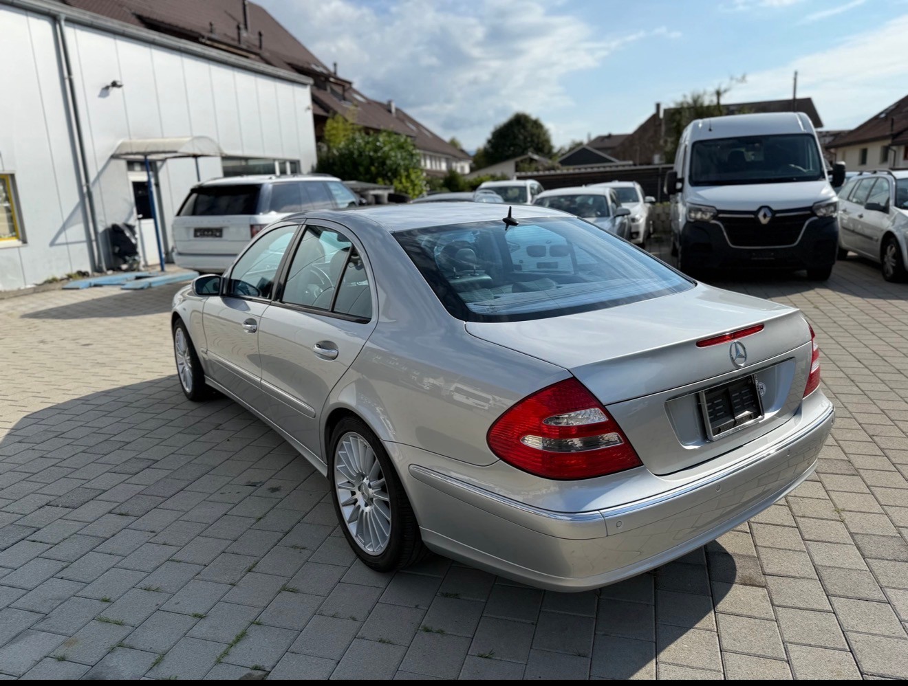 MERCEDES-BENZ E 500 Avantgarde 4Matic Automatic-image-6