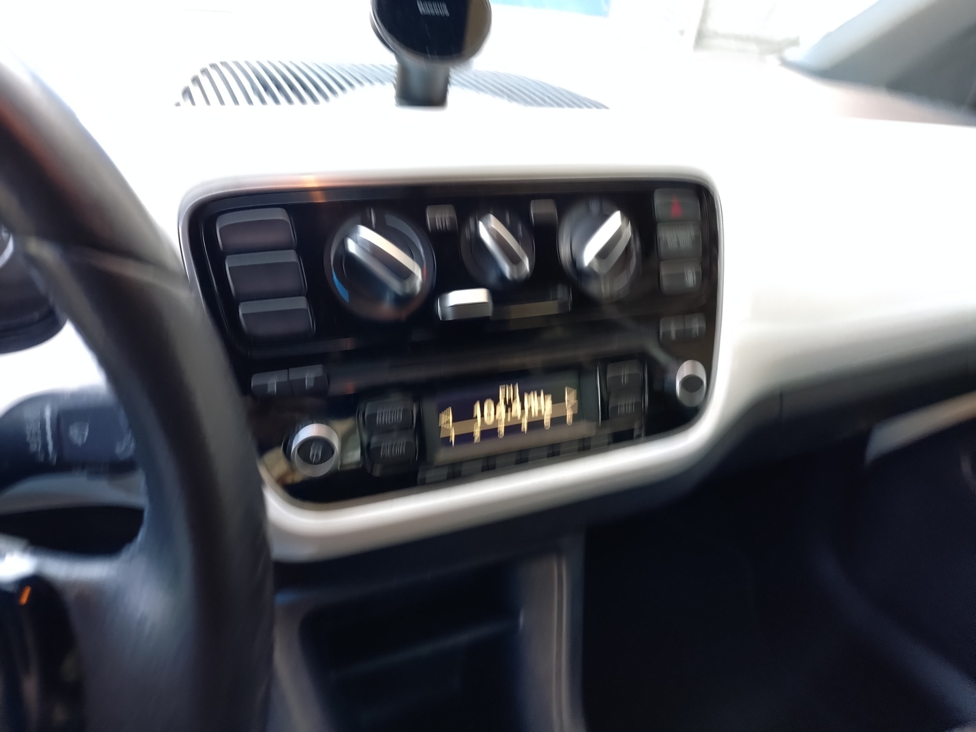 VW Up 1.0 move up-image-9