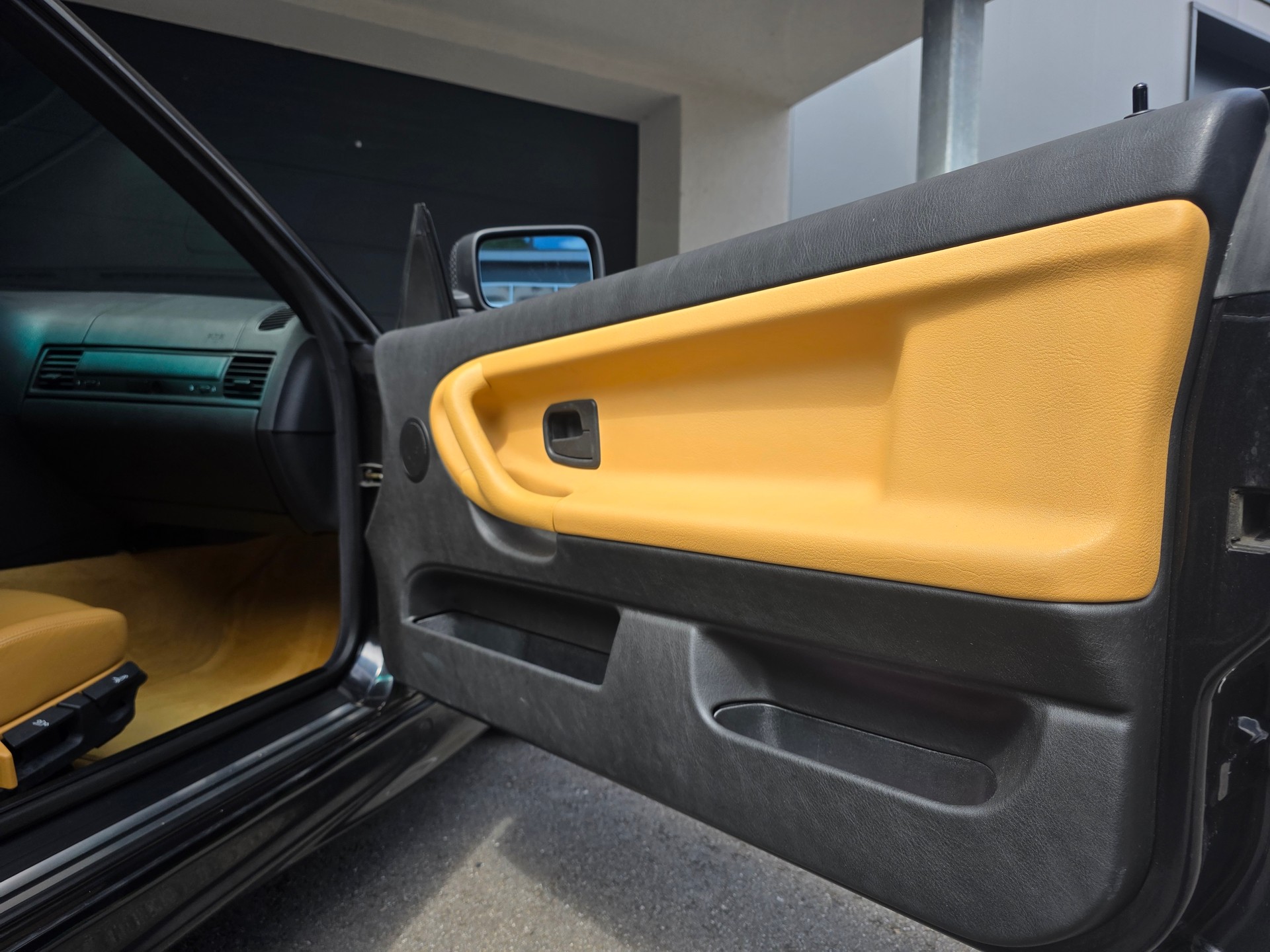 BMW 320i Cabrio M-Technik-image-12