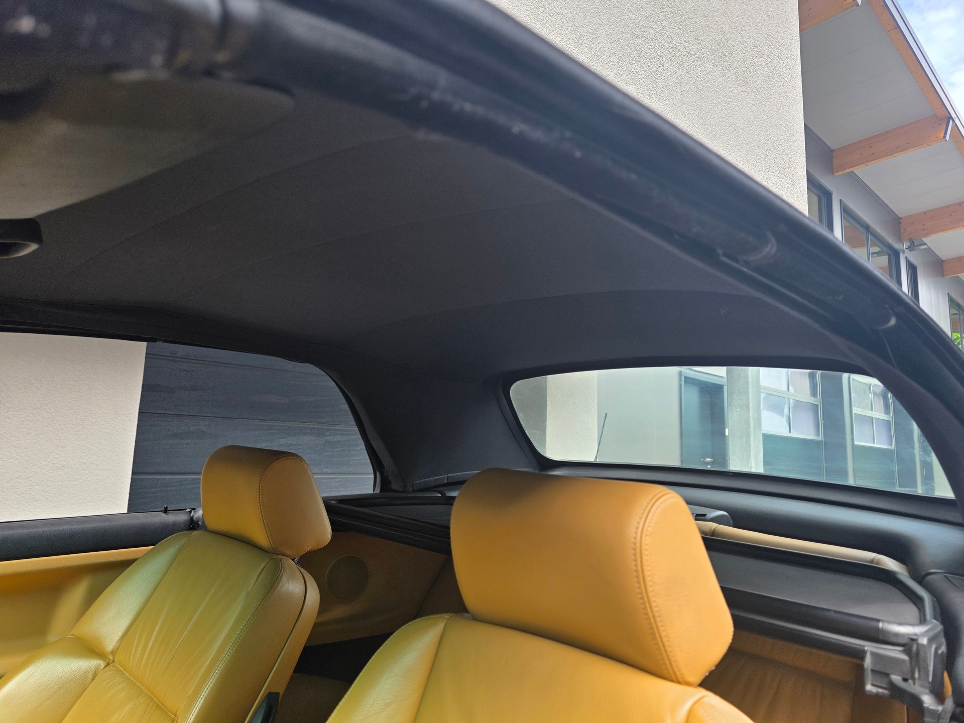 BMW 320i Cabrio M-Technik-image-8