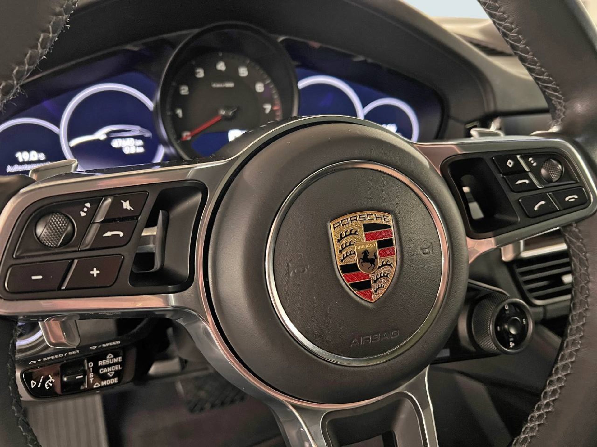 PORSCHE Cayenne Coupé Platinum Edition-image-15