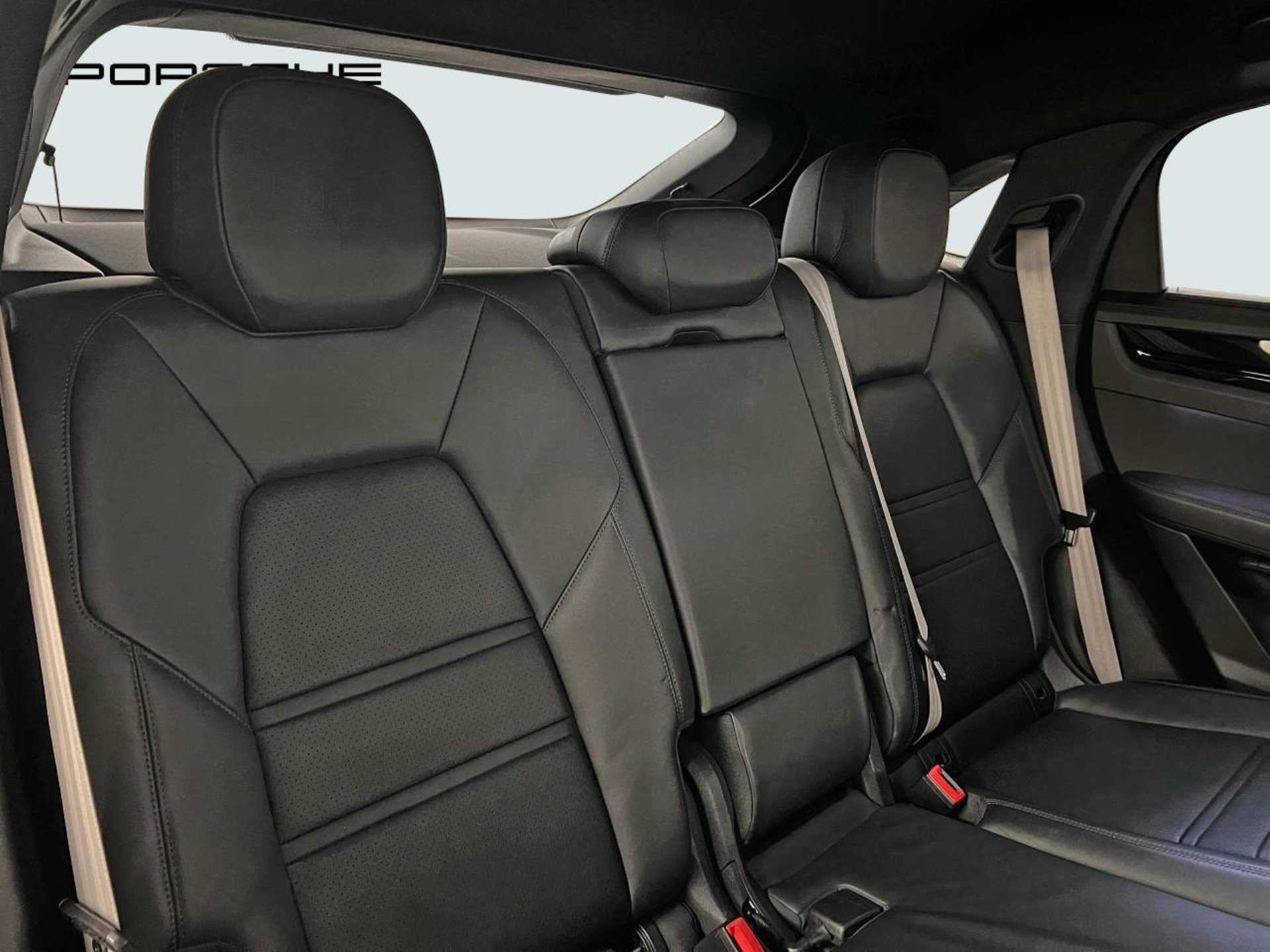 PORSCHE Cayenne Coupé Platinum Edition-image-23