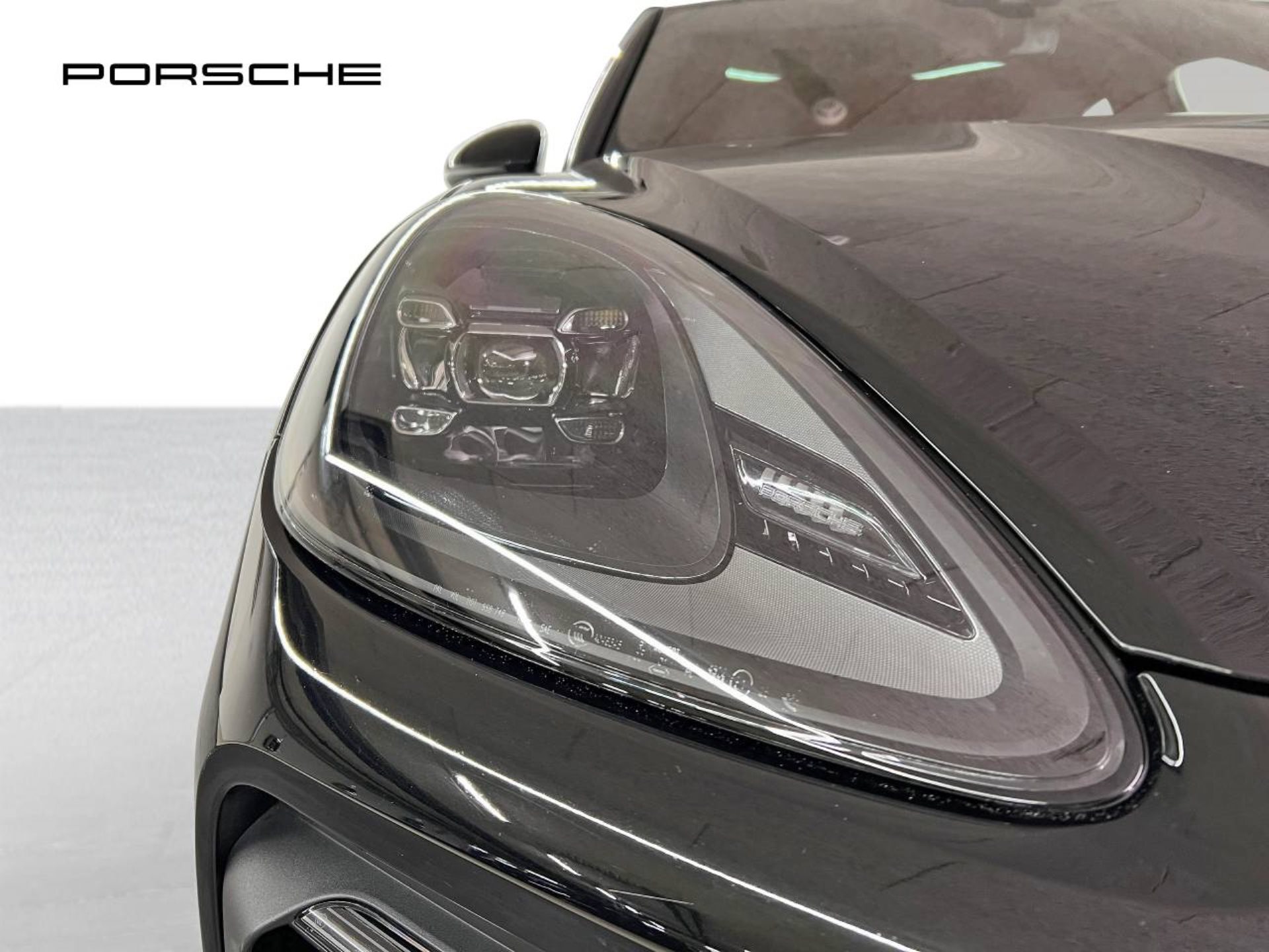 PORSCHE Cayenne Coupé Platinum Edition-image-11