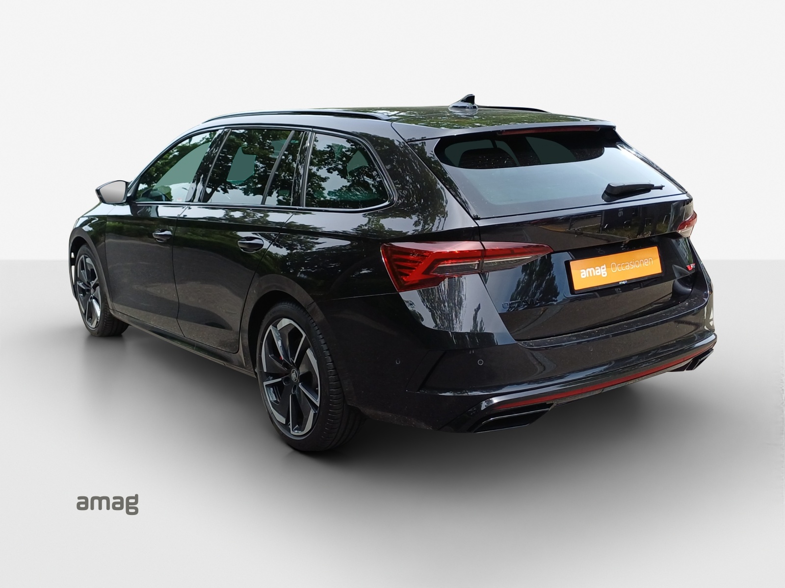 SKODA Octavia Combi 2.0 TSI DSG RS-image-2