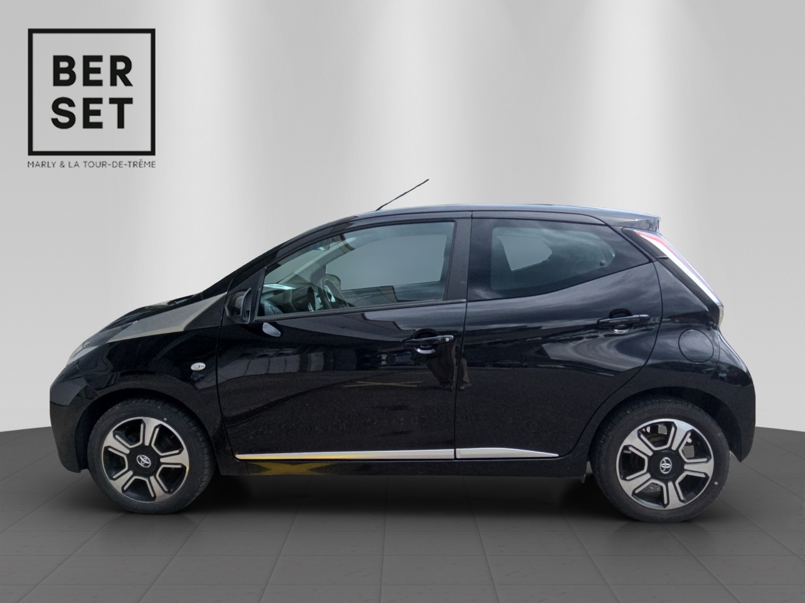 TOYOTA Aygo 1.2 VVT-i x-clusiv-image-1