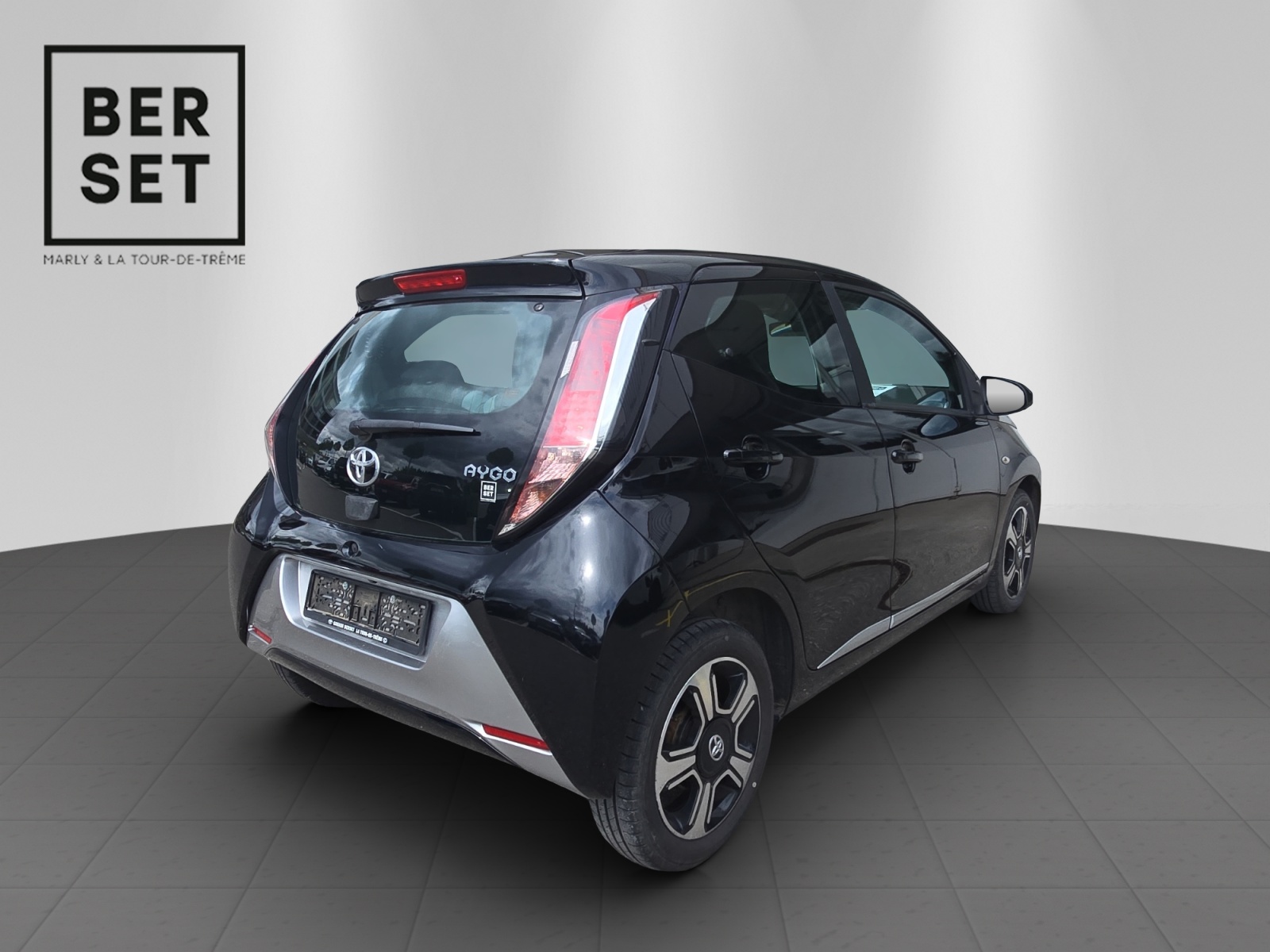 TOYOTA Aygo 1.2 VVT-i x-clusiv-image-4