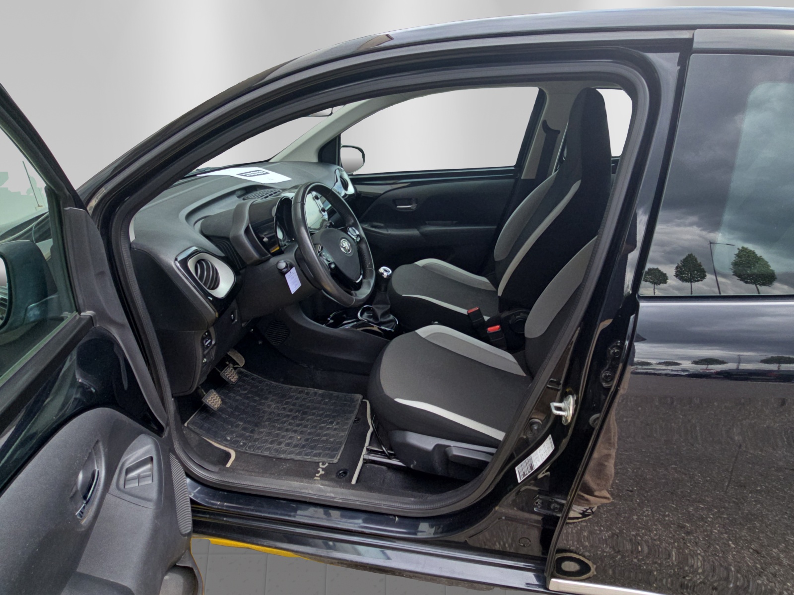 TOYOTA Aygo 1.2 VVT-i x-clusiv-image-8