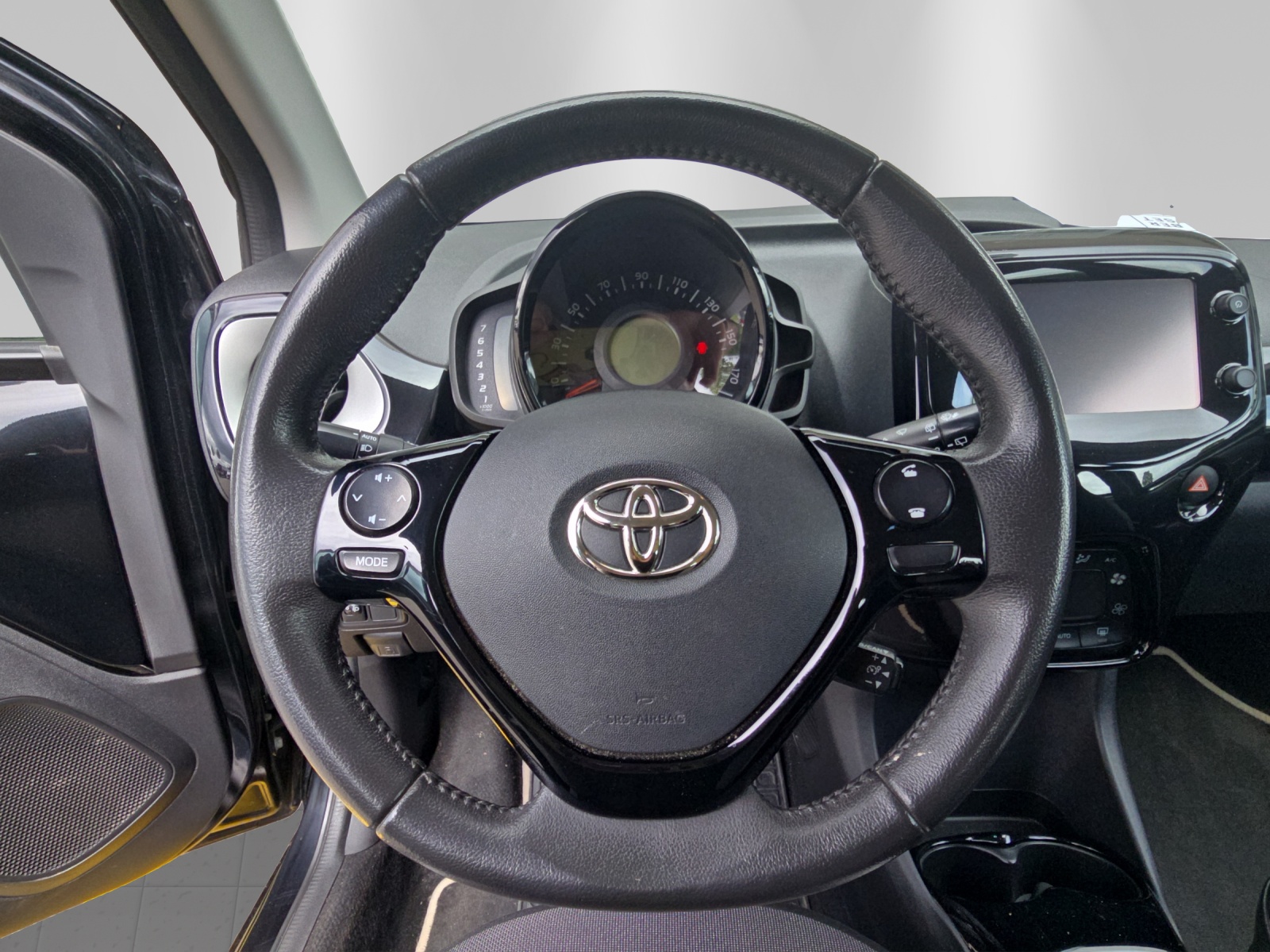 TOYOTA Aygo 1.2 VVT-i x-clusiv-image-11