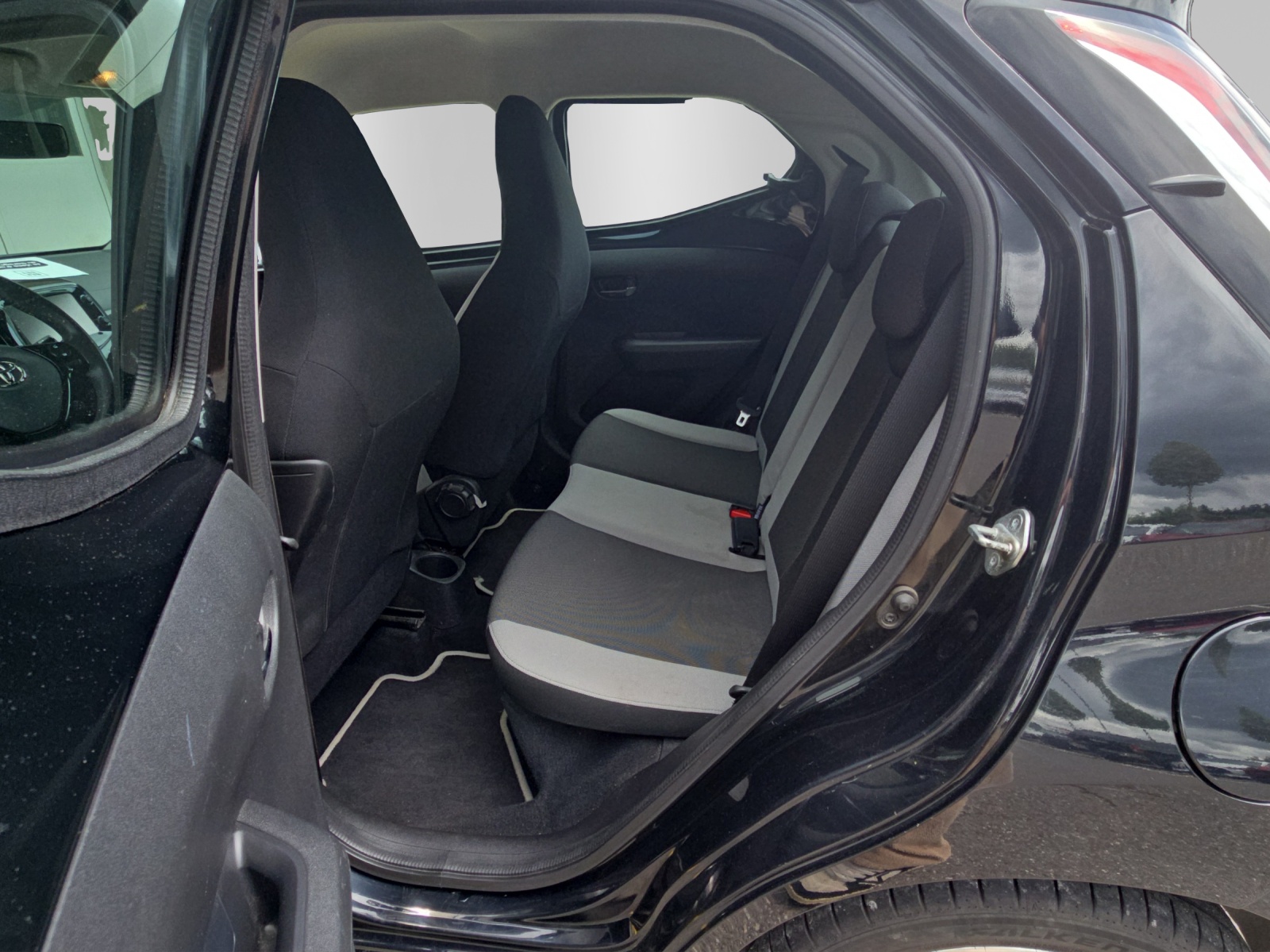 TOYOTA Aygo 1.2 VVT-i x-clusiv-image-9