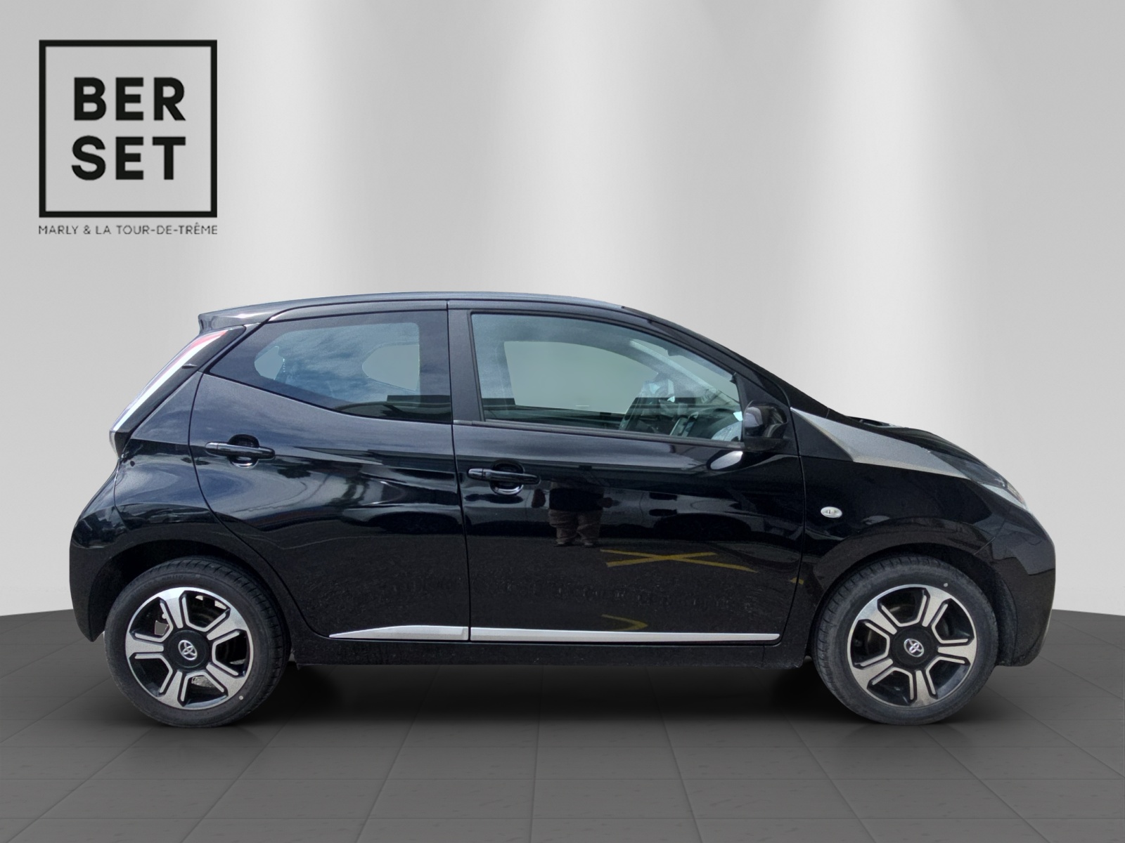 TOYOTA Aygo 1.2 VVT-i x-clusiv-image-5