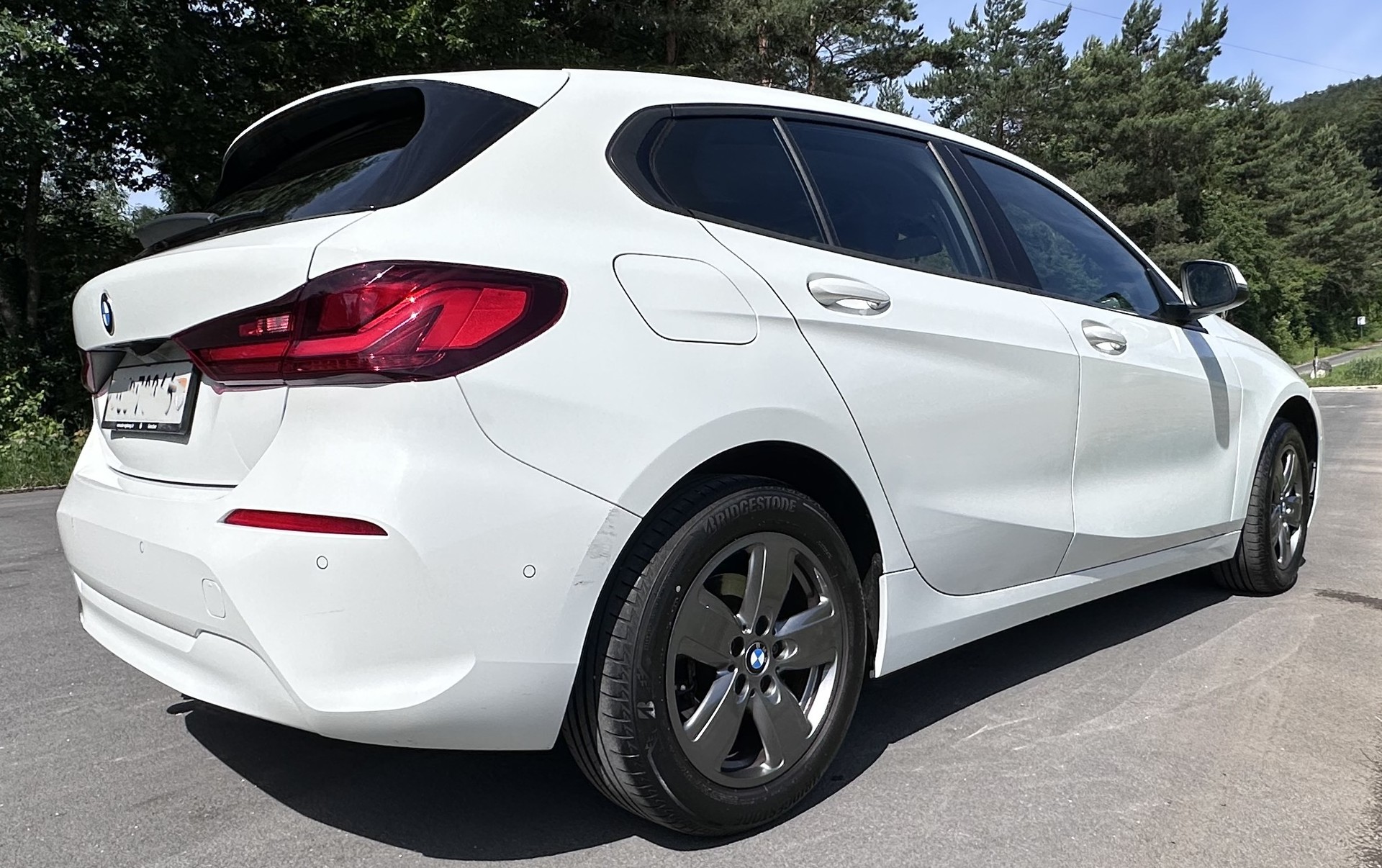 BMW 118i Hatch-image-2