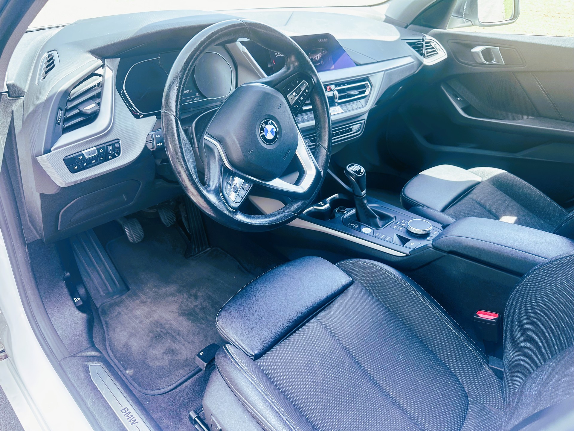 BMW 118i Hatch-image-5