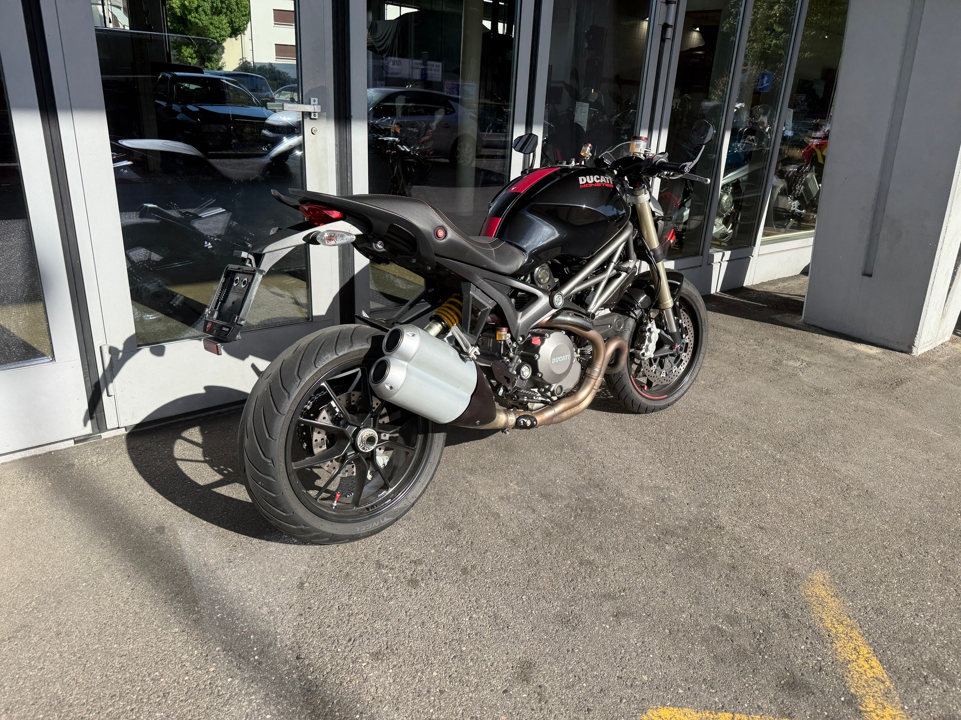 DUCATI Monster 1100 EVO ABS-showroom-element-3