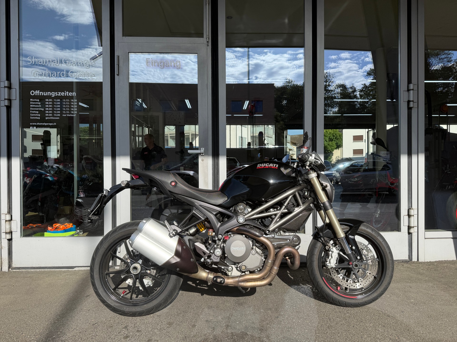 DUCATI Monster 1100 EVO ABS-showroom-element-1