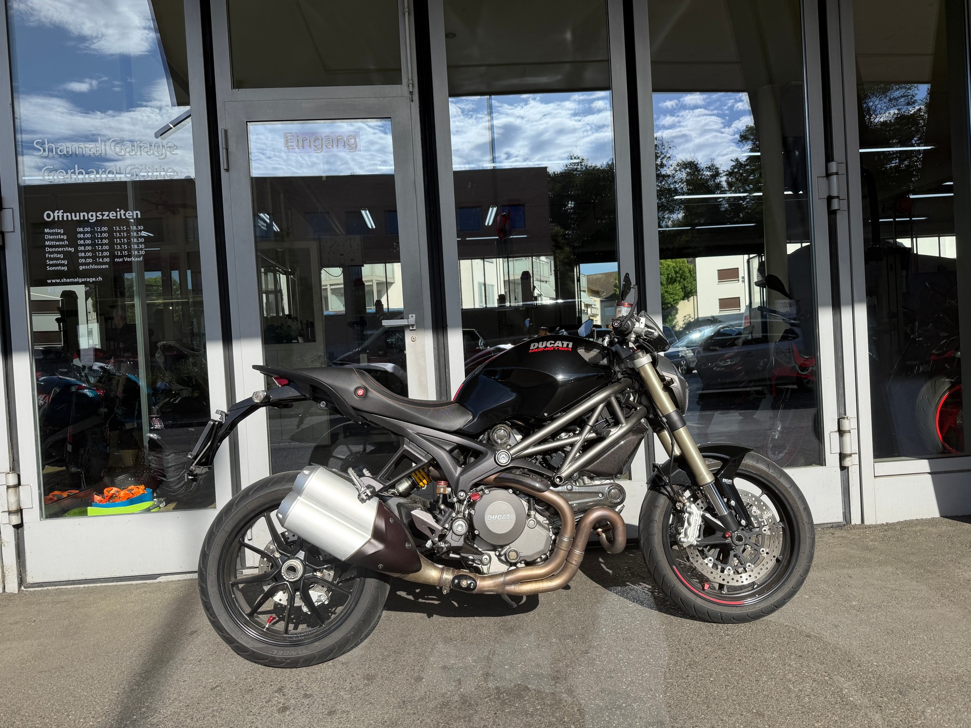 DUCATI Monster 1100 EVO ABS-showroom-element-2