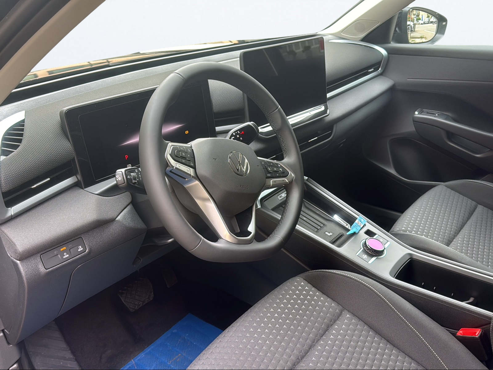 VW T-Roc 1.5 eTSI mHEV Life DSG-image-10