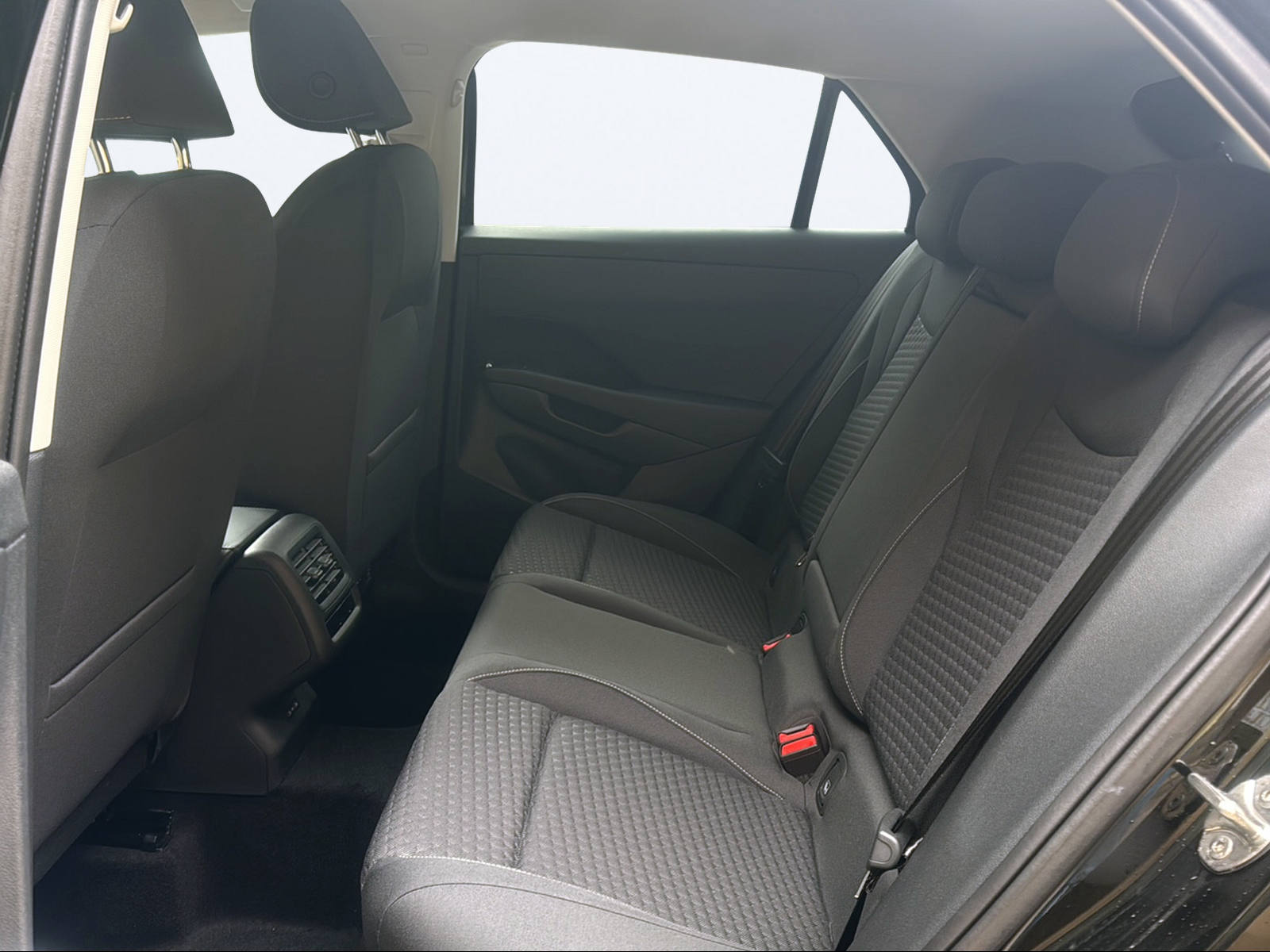 VW T-Roc 1.5 eTSI mHEV Life DSG-image-13