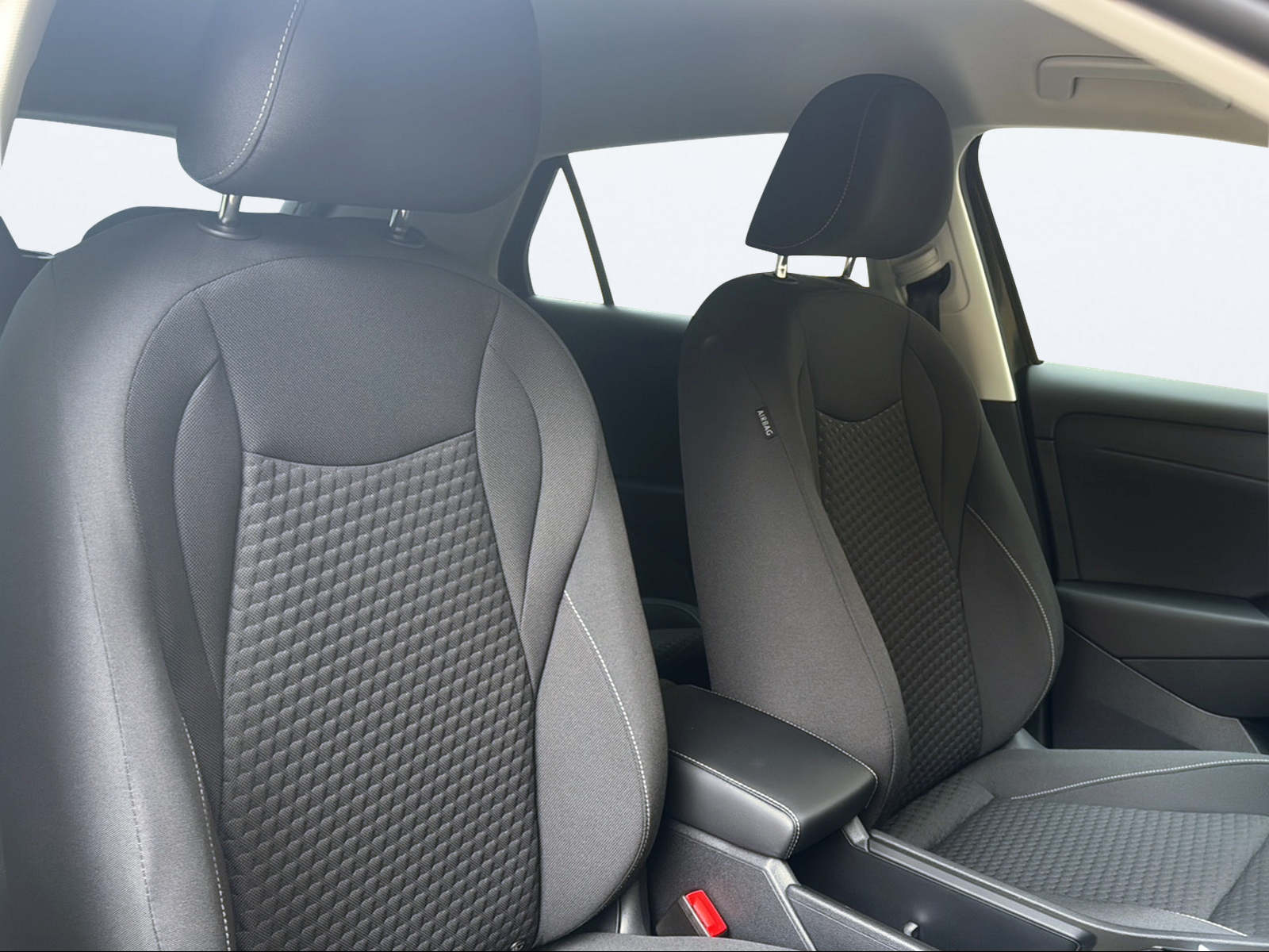 VW T-Roc 1.5 eTSI mHEV Life DSG-image-15