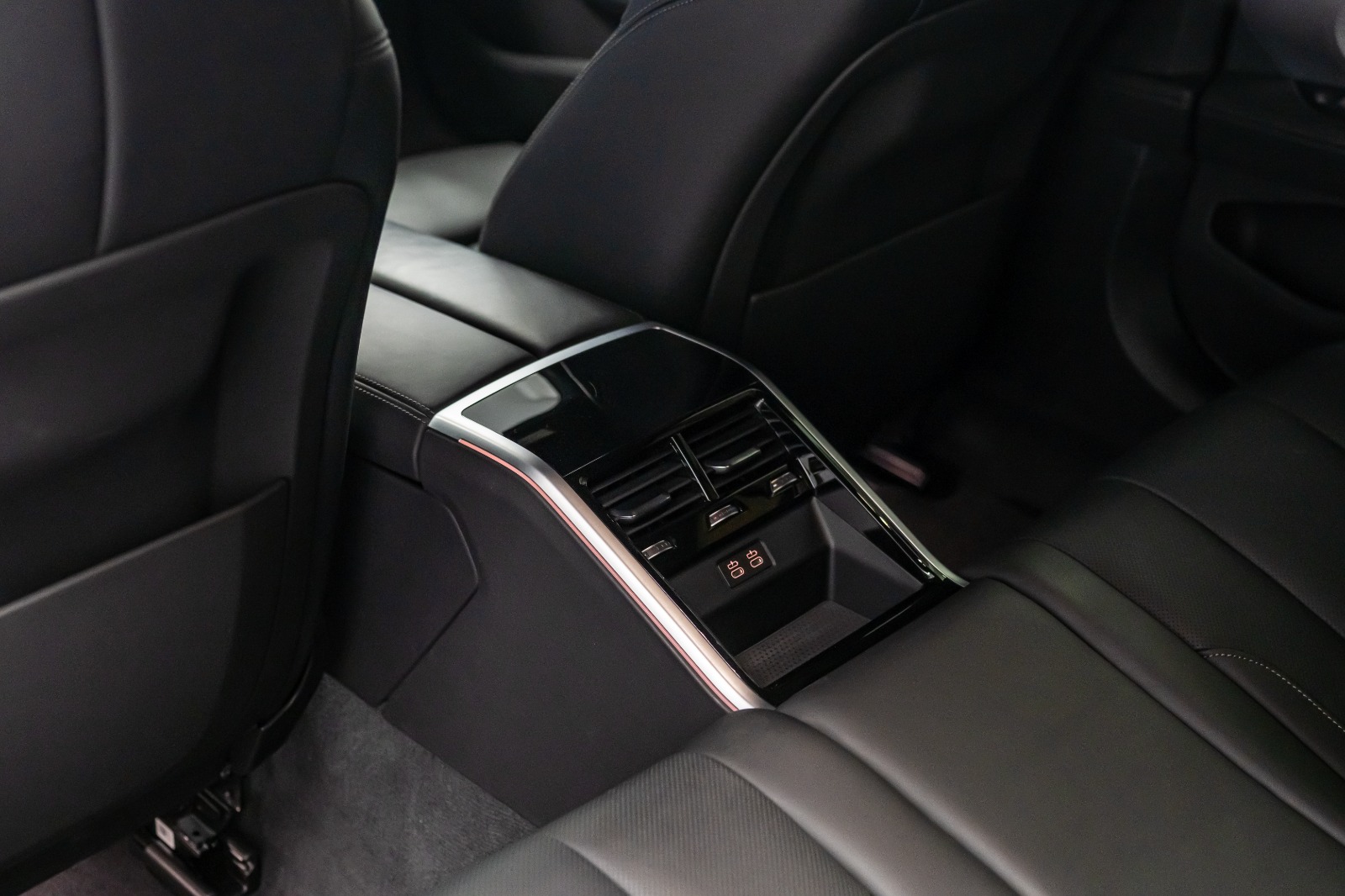 BMW M850i xDrive Steptronic *Sitzkühlung*B&W Diamond*Head-Up*360°*-image-17