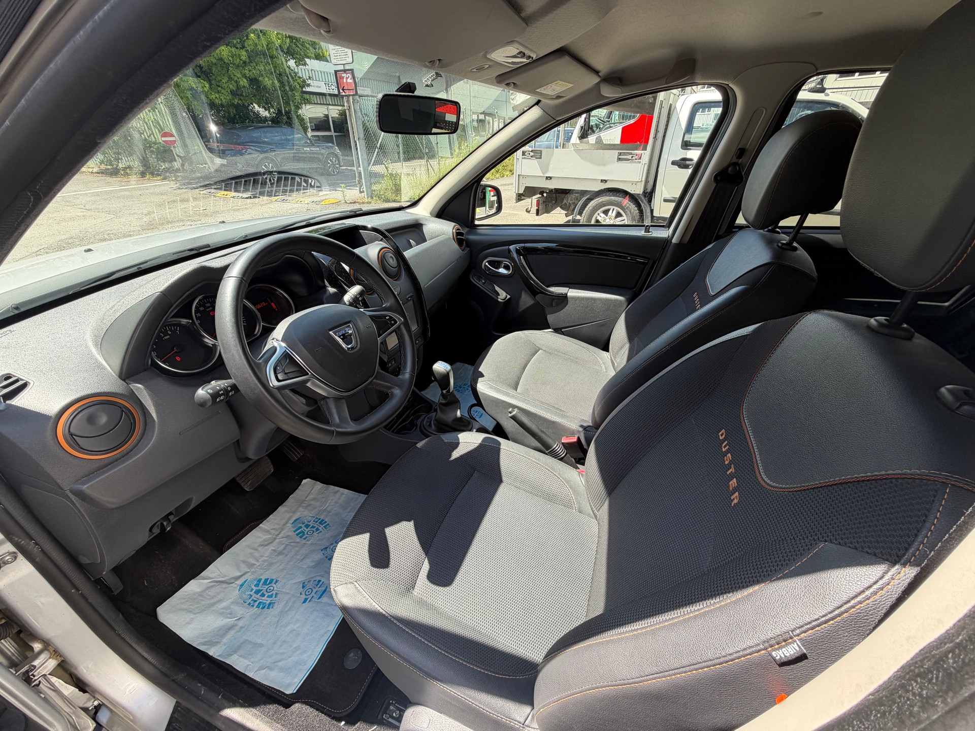 DACIA Duster 1.5 dCi Lauréate 4x2 EDC-image-12