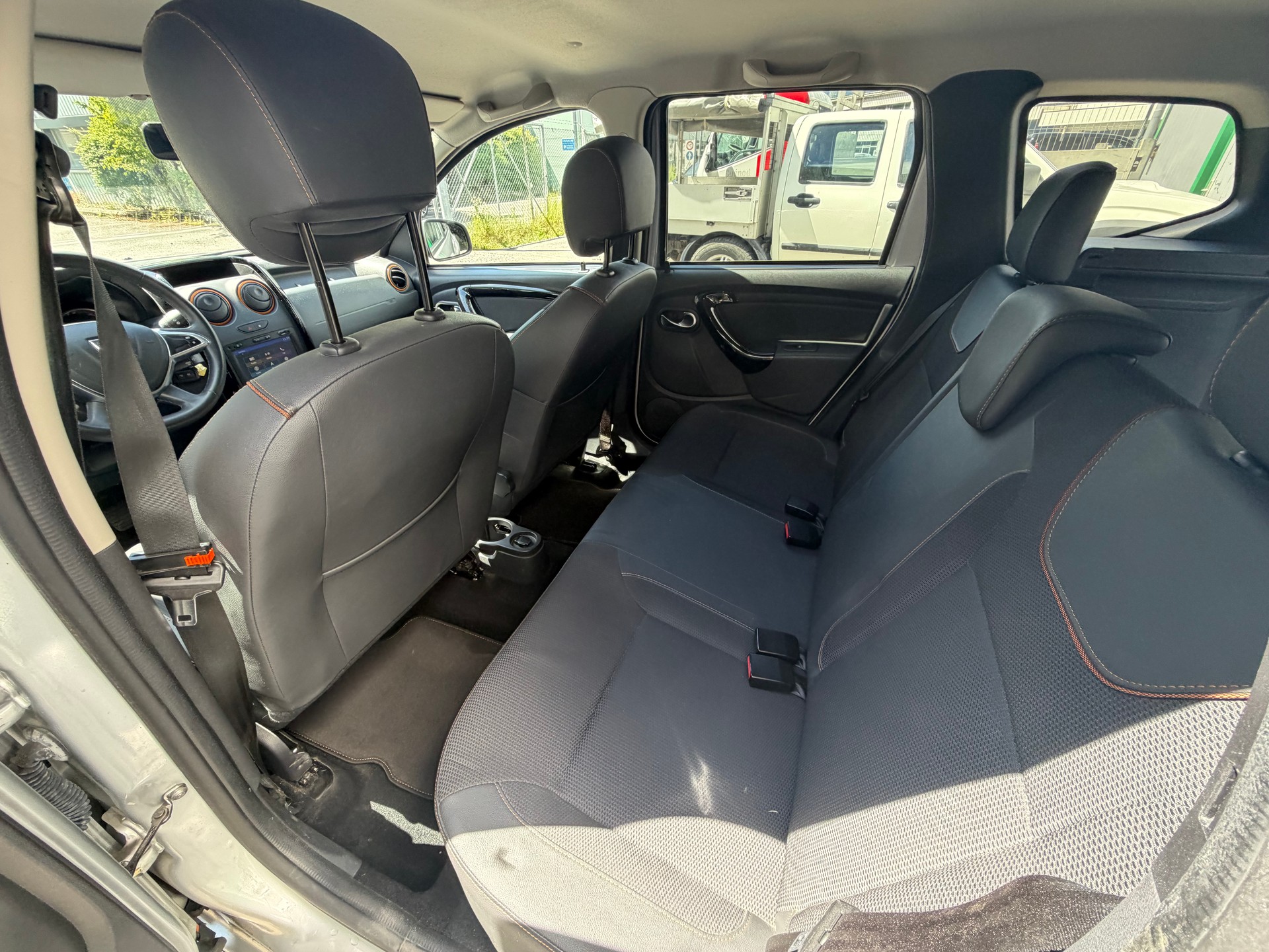 DACIA Duster 1.5 dCi Lauréate 4x2 EDC-image-8