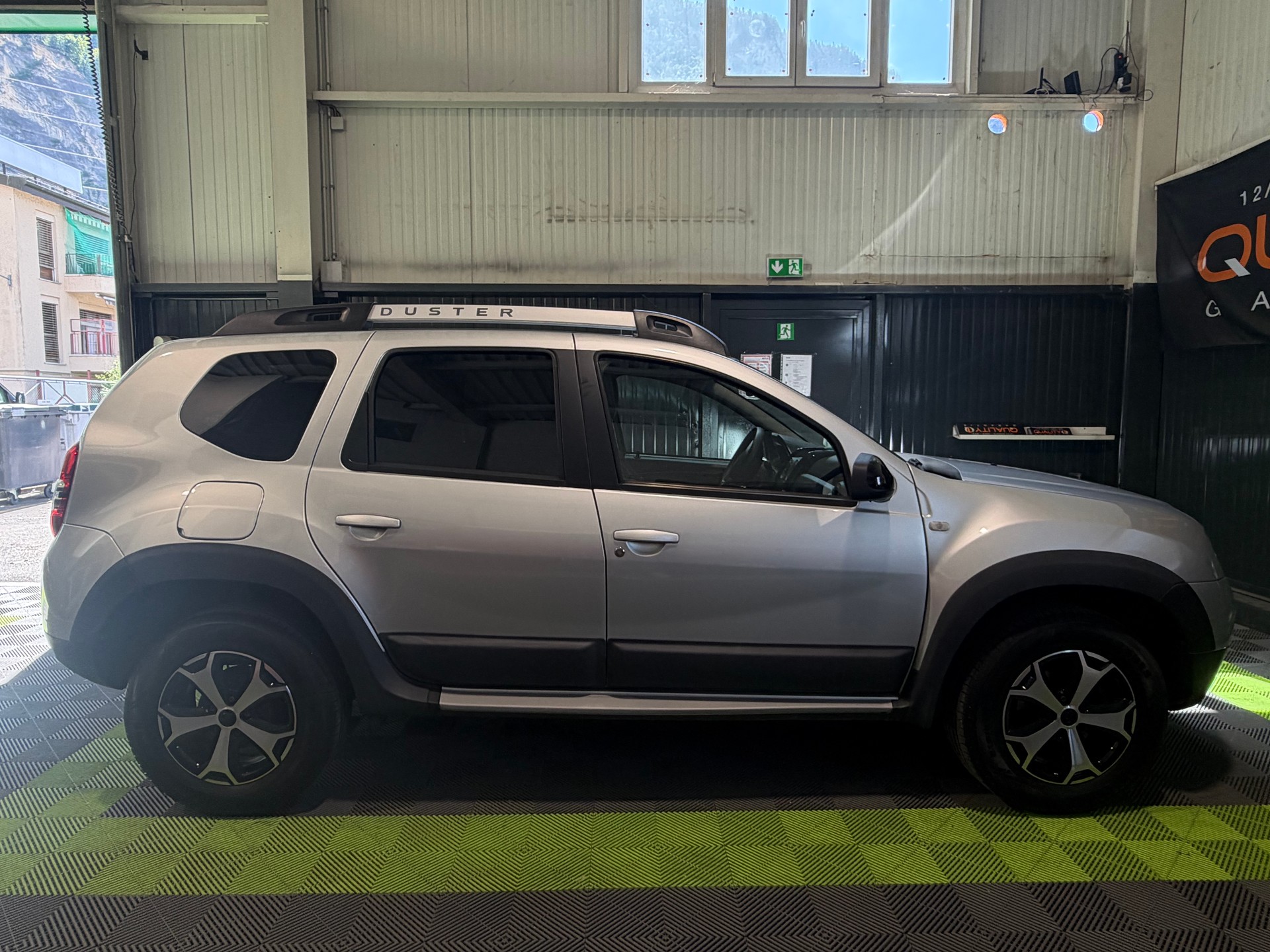 DACIA Duster 1.5 dCi Lauréate 4x2 EDC-image-4