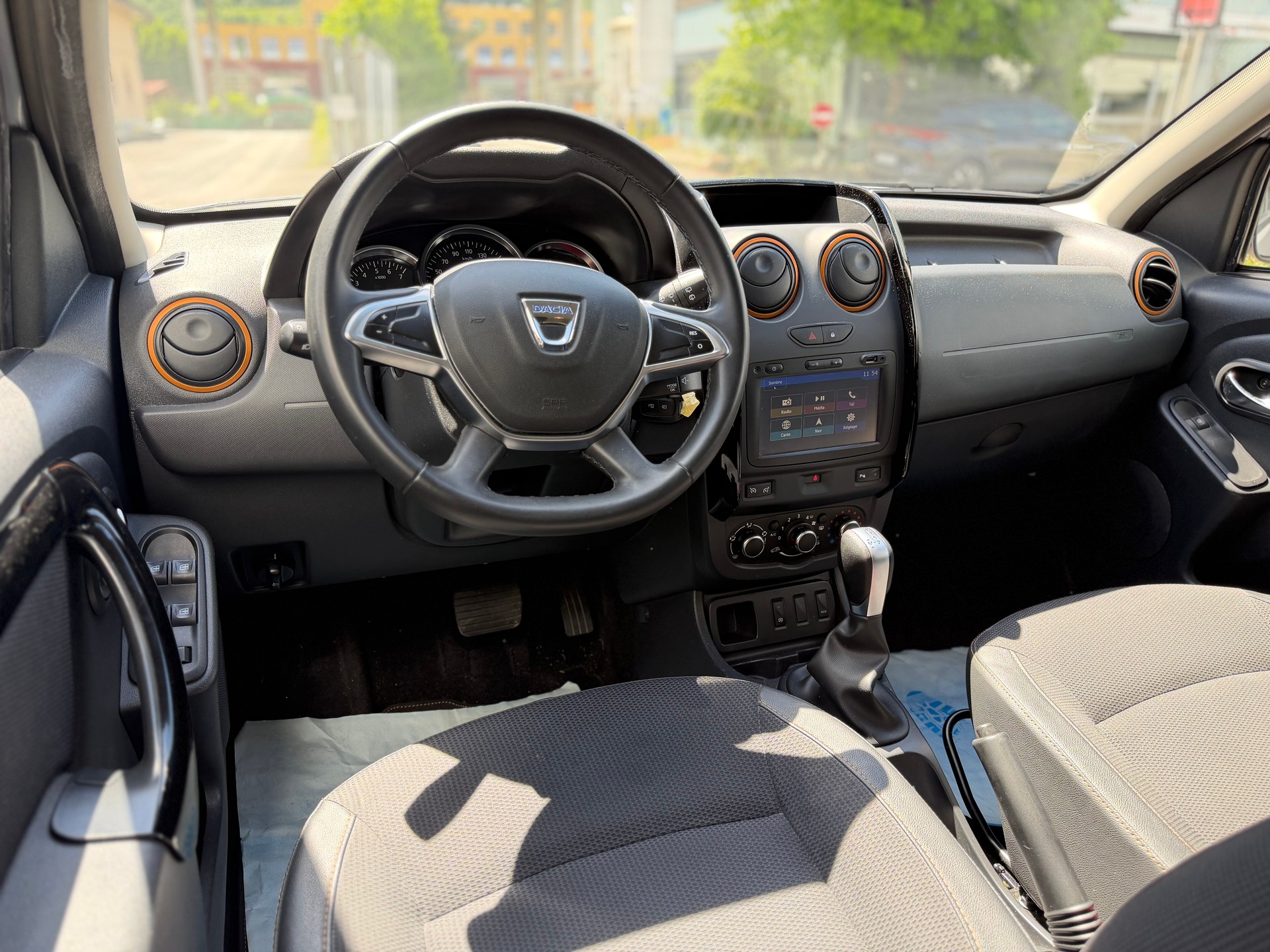 DACIA Duster 1.5 dCi Lauréate 4x2 EDC-image-11