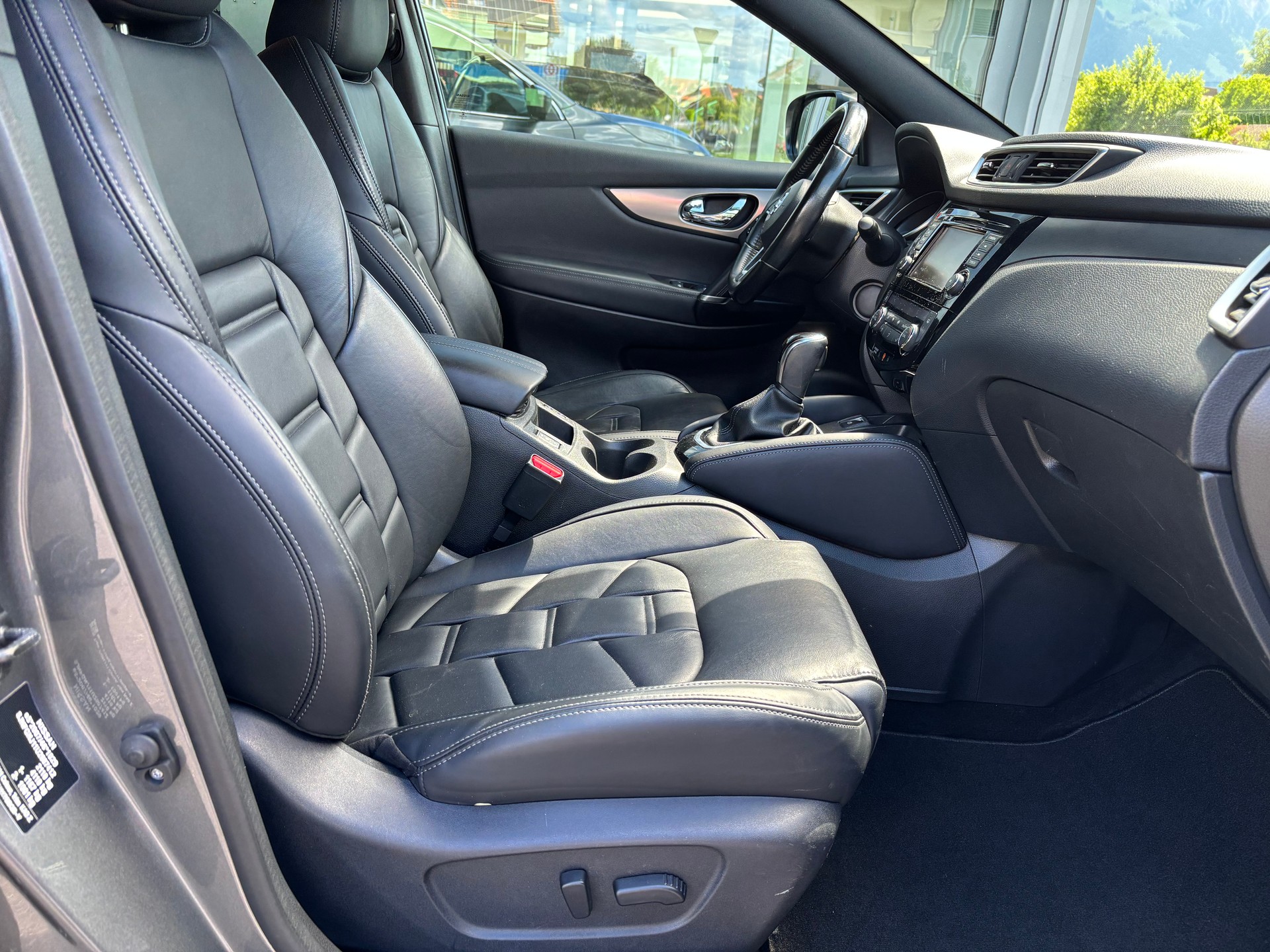 NISSAN Qashqai 1.7 dCi tekna+ 4x4-image-7