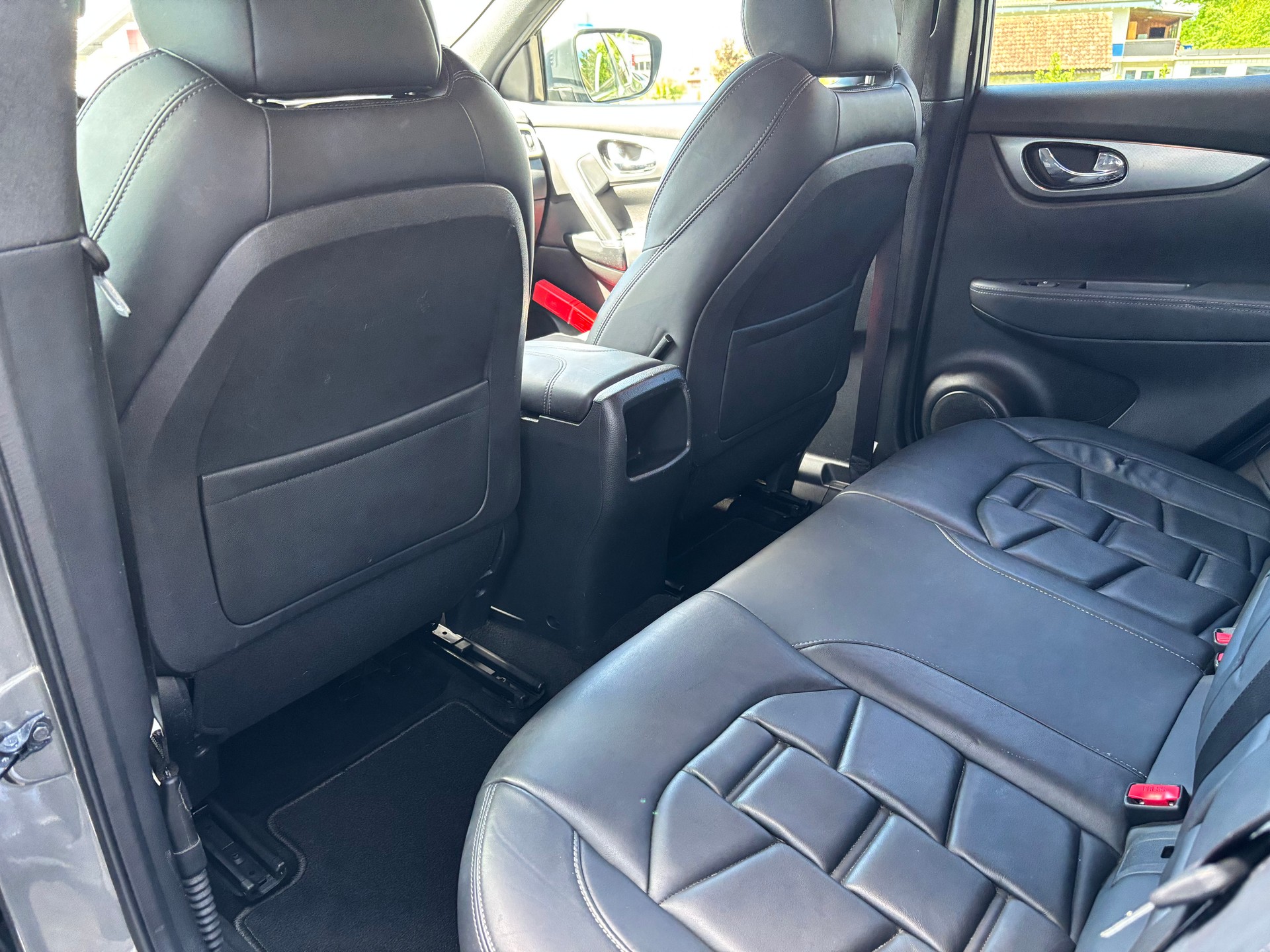 NISSAN Qashqai 1.7 dCi tekna+ 4x4-image-8