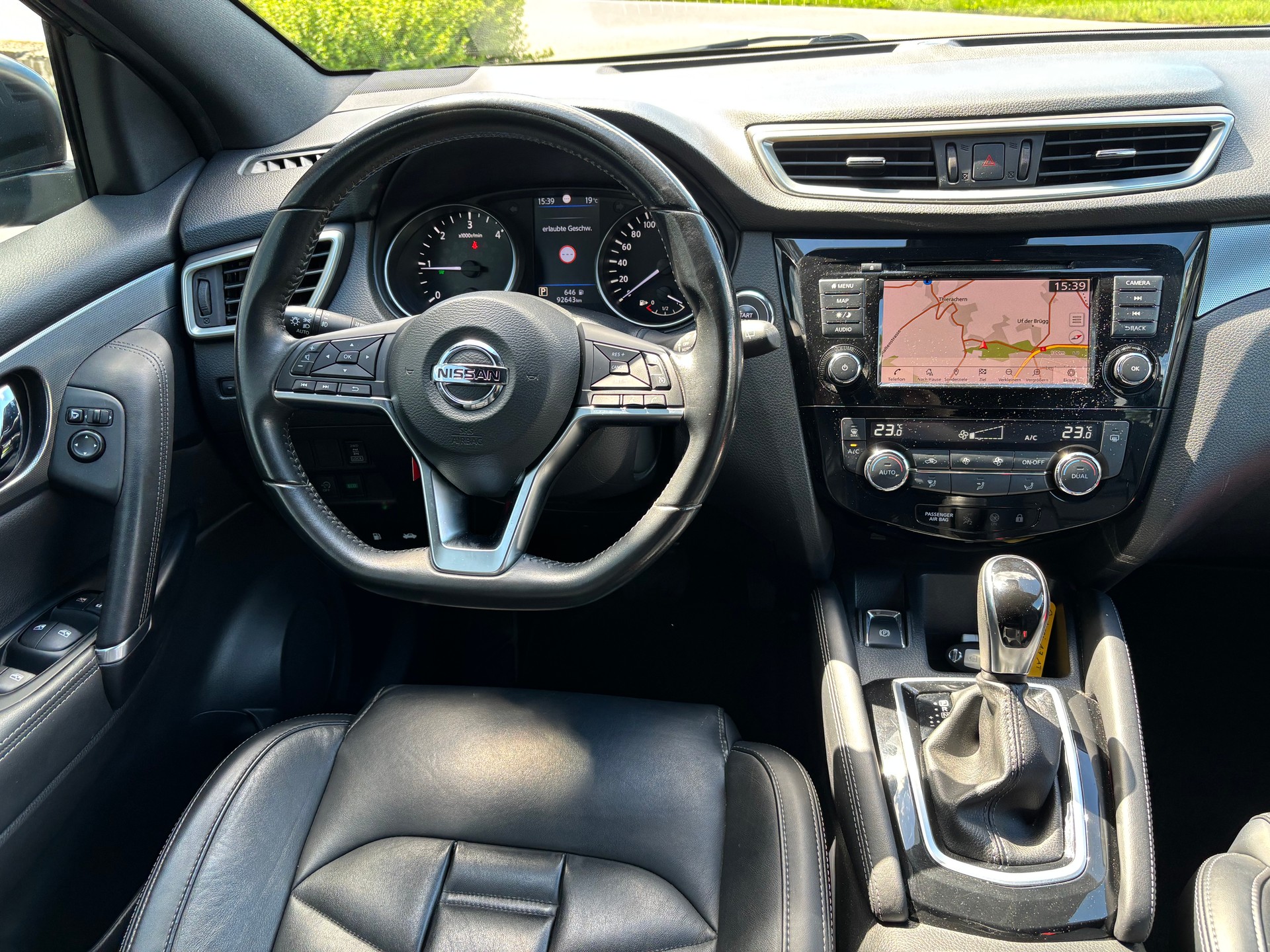 NISSAN Qashqai 1.7 dCi tekna+ 4x4-image-9