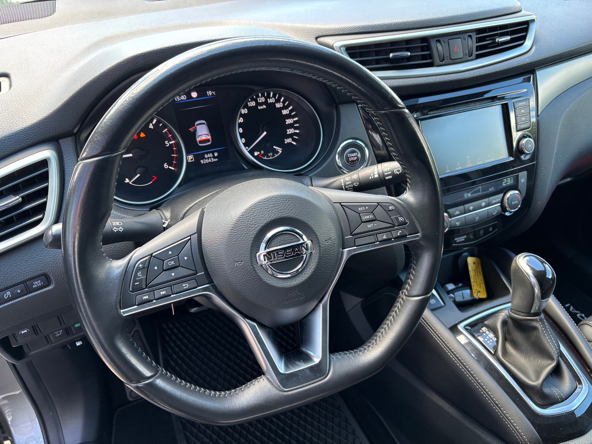 NISSAN Qashqai 1.7 dCi tekna+ 4x4-image-11