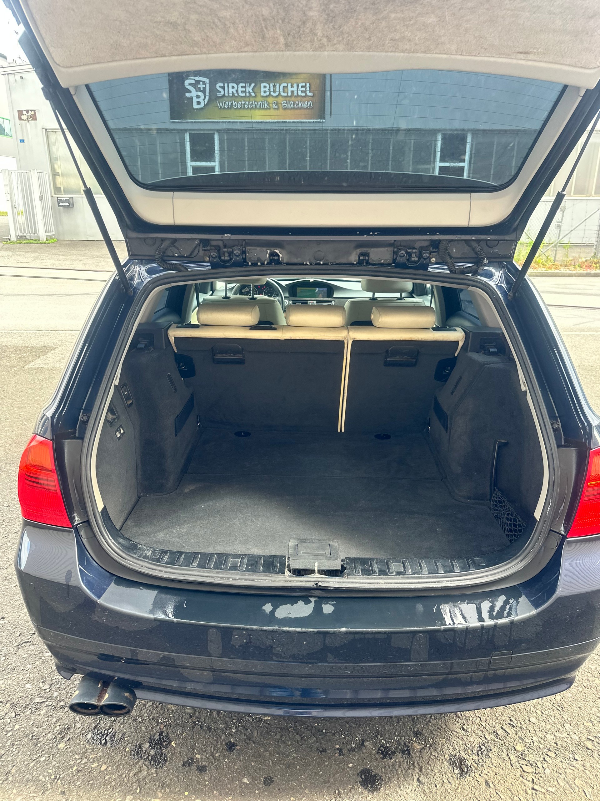 BMW 325i Touring-image-9