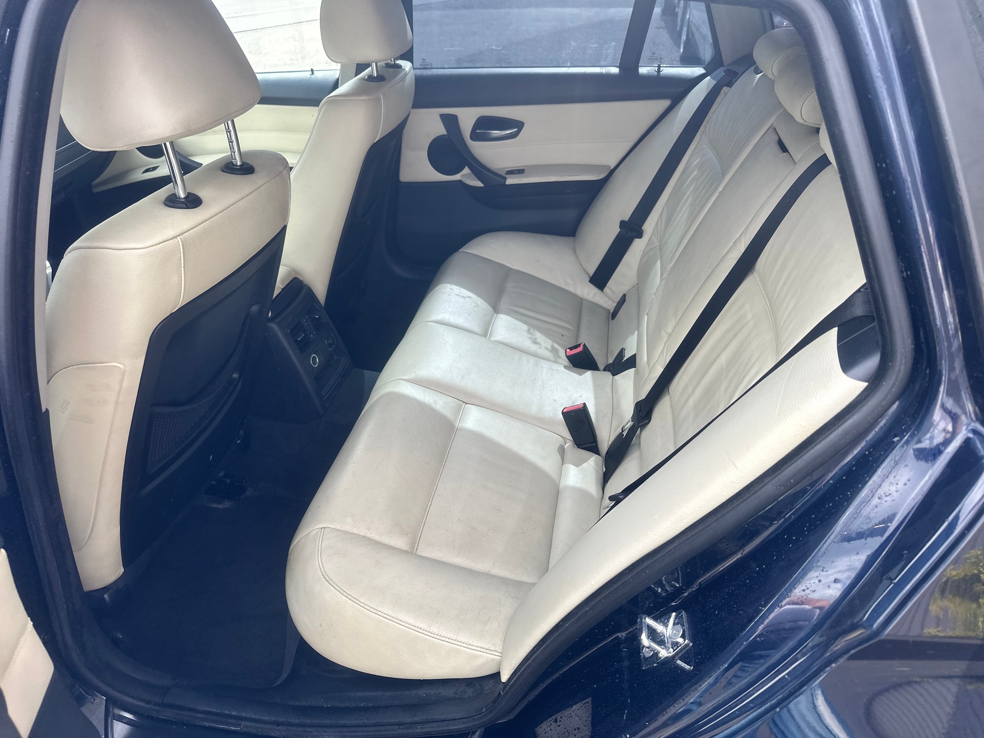 BMW 325i Touring-image-14