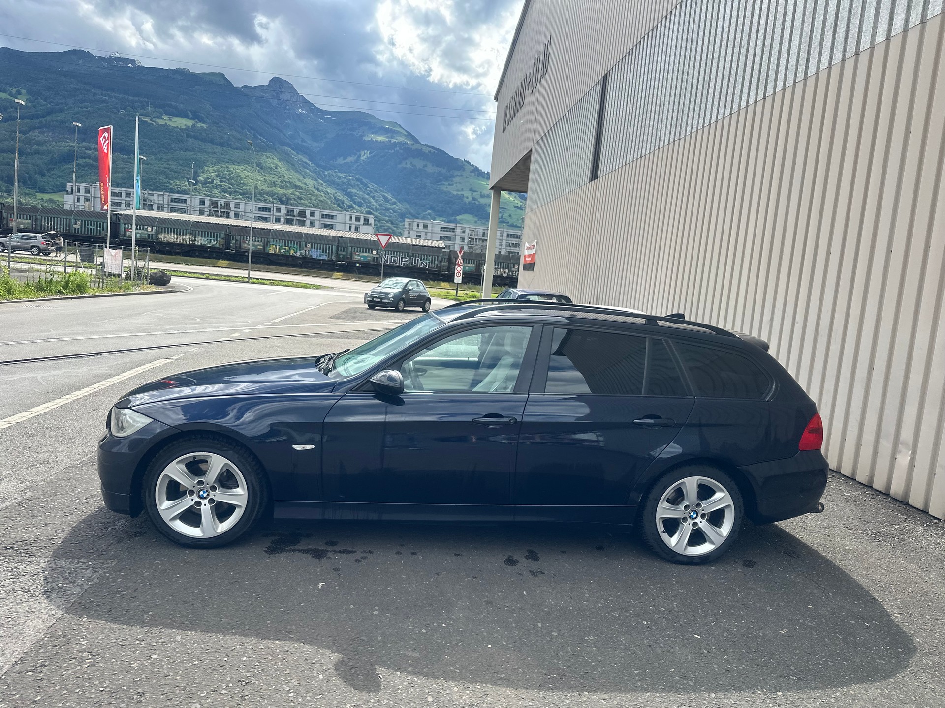BMW 325i Touring-image-3