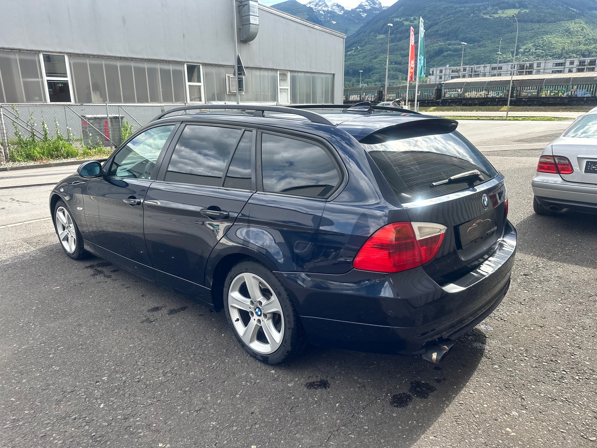 BMW 325i Touring-image-4
