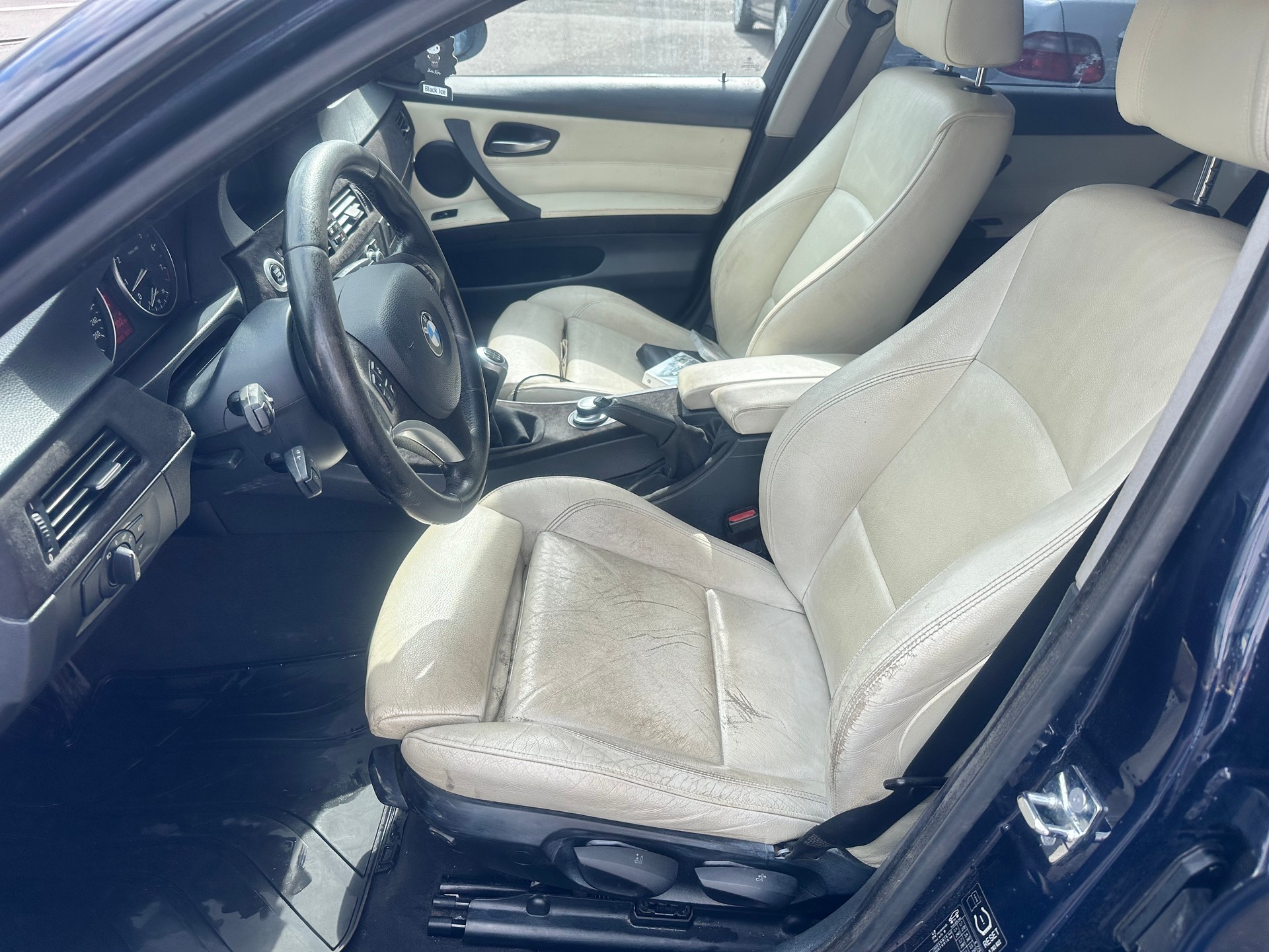 BMW 325i Touring-image-13