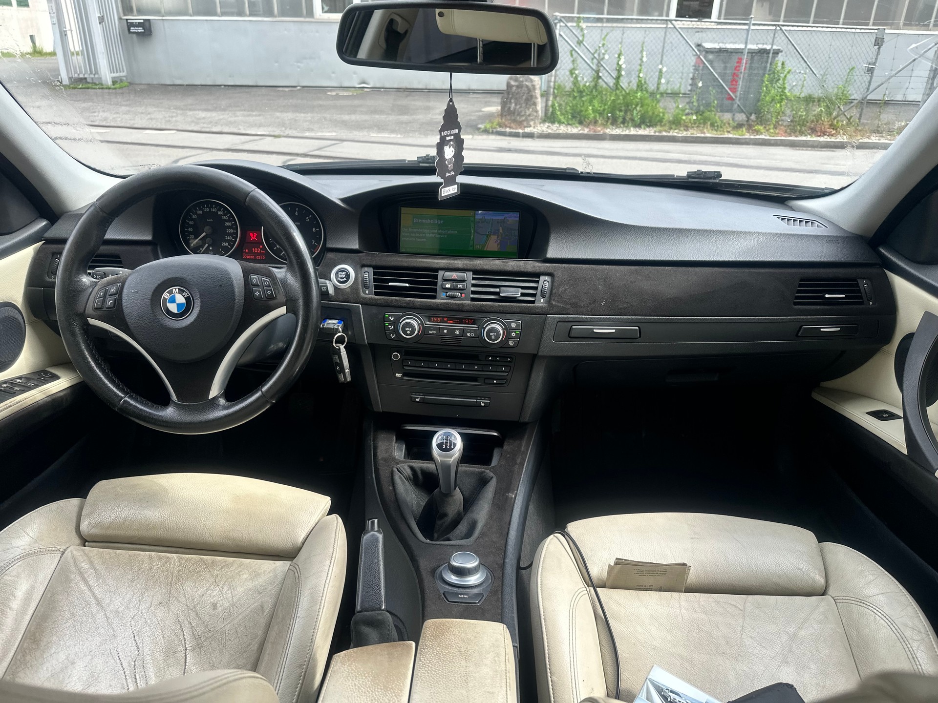 BMW 325i Touring-image-11