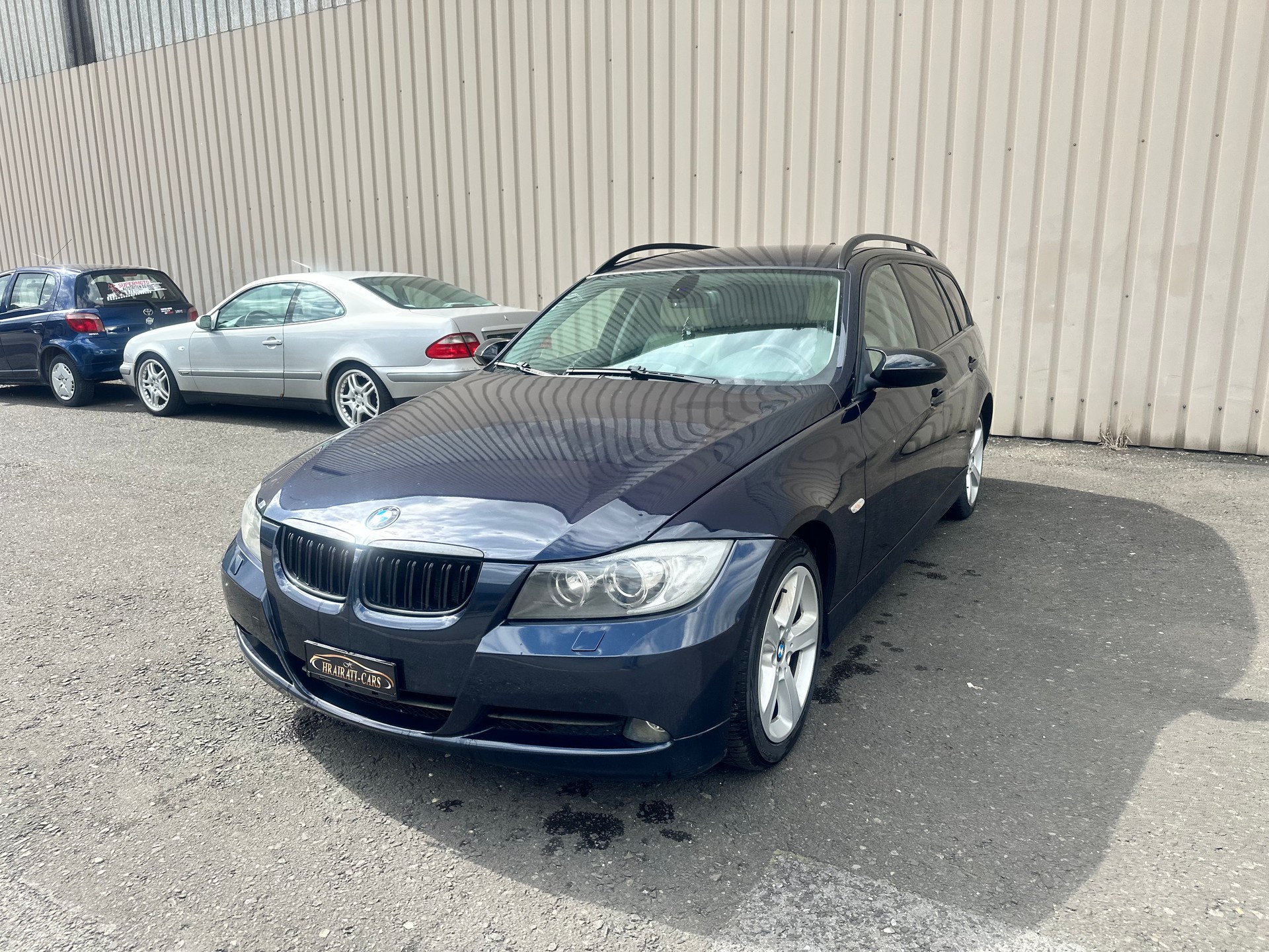BMW 325i Touring-image-2