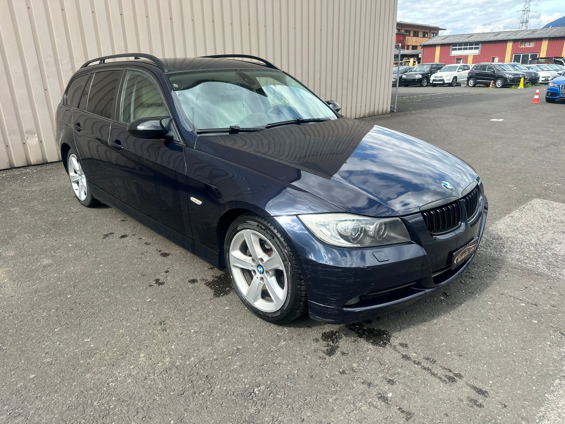 BMW 325i Touring-image-1
