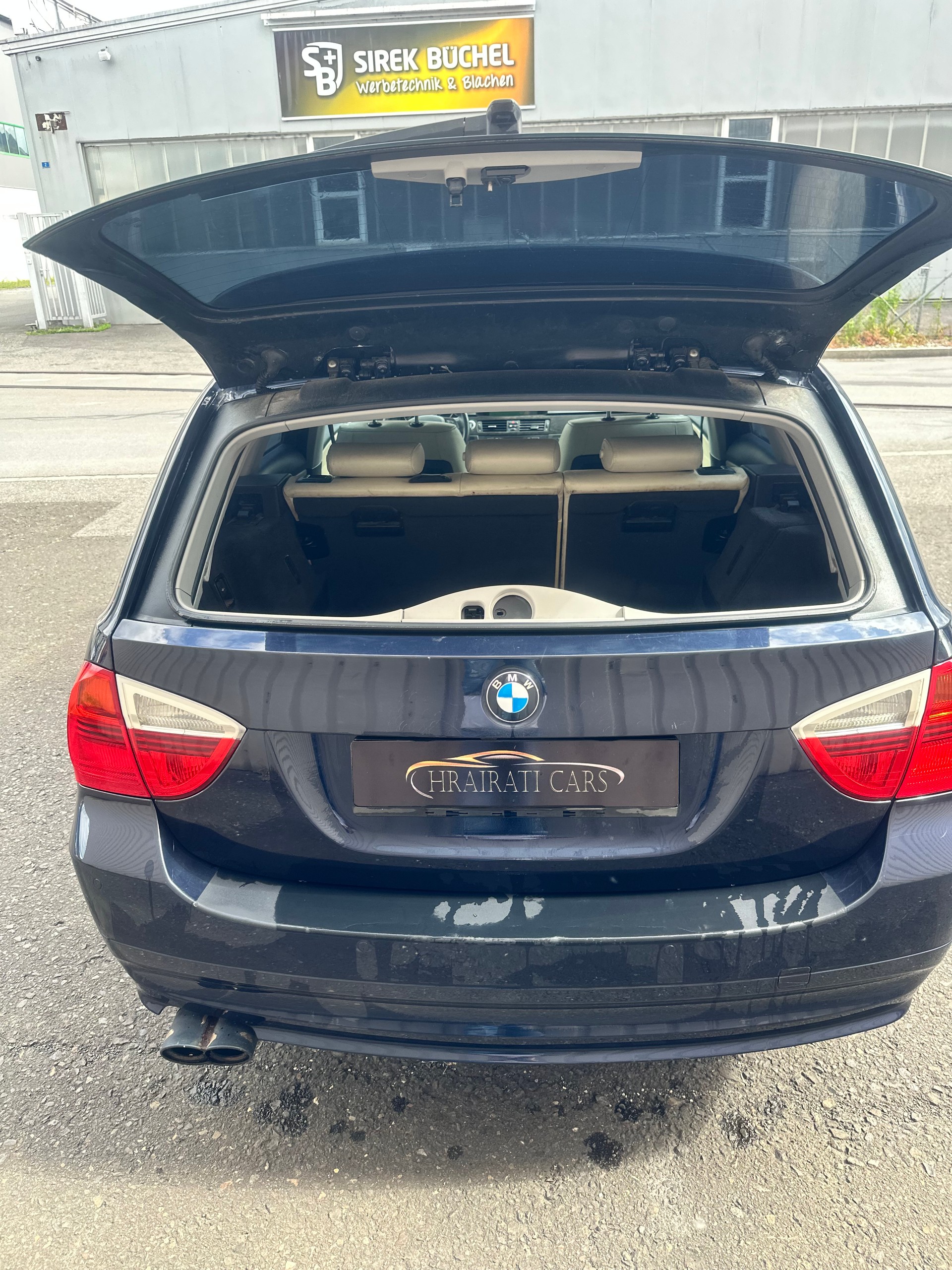 BMW 325i Touring-image-8